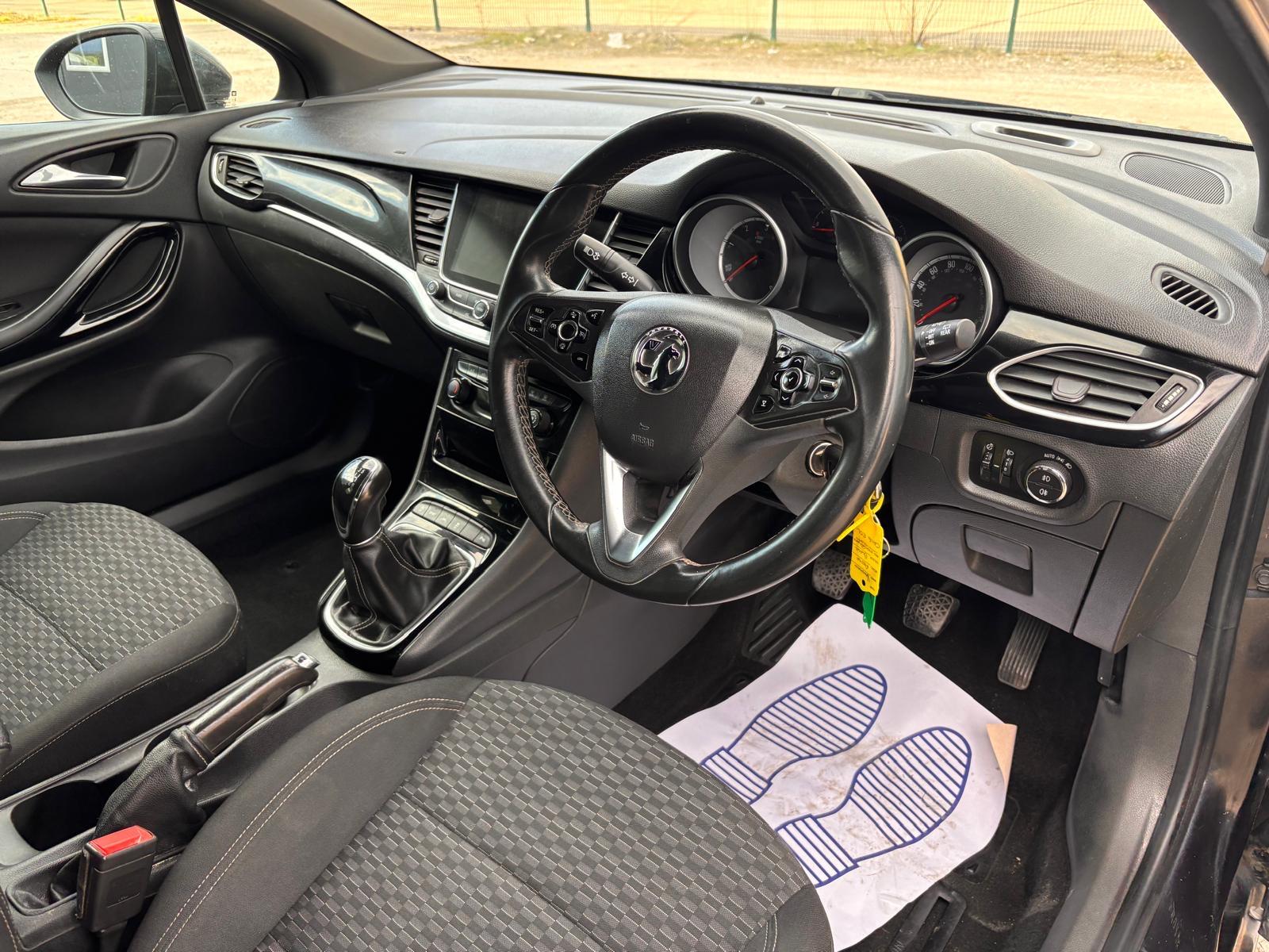 Vauxhall Astra 1.6 CDTi BlueInjection SRi Nav Hatchback 5dr Diesel Manual Euro 6 (s/s) (136 ps)