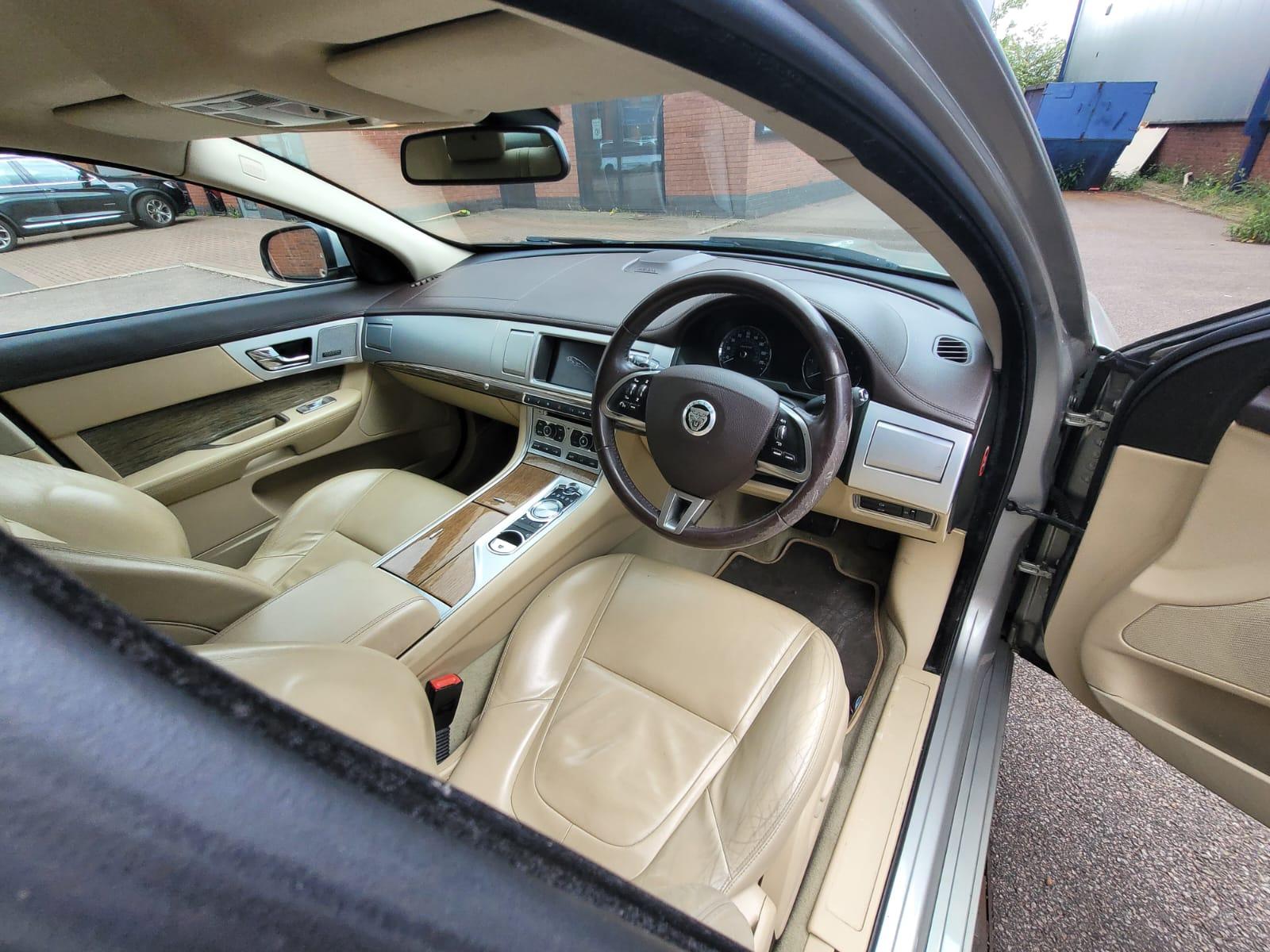 Jaguar XF 2.2d Premium Luxury Saloon 4dr Diesel Auto Euro 5 (s/s) (200 ps)
