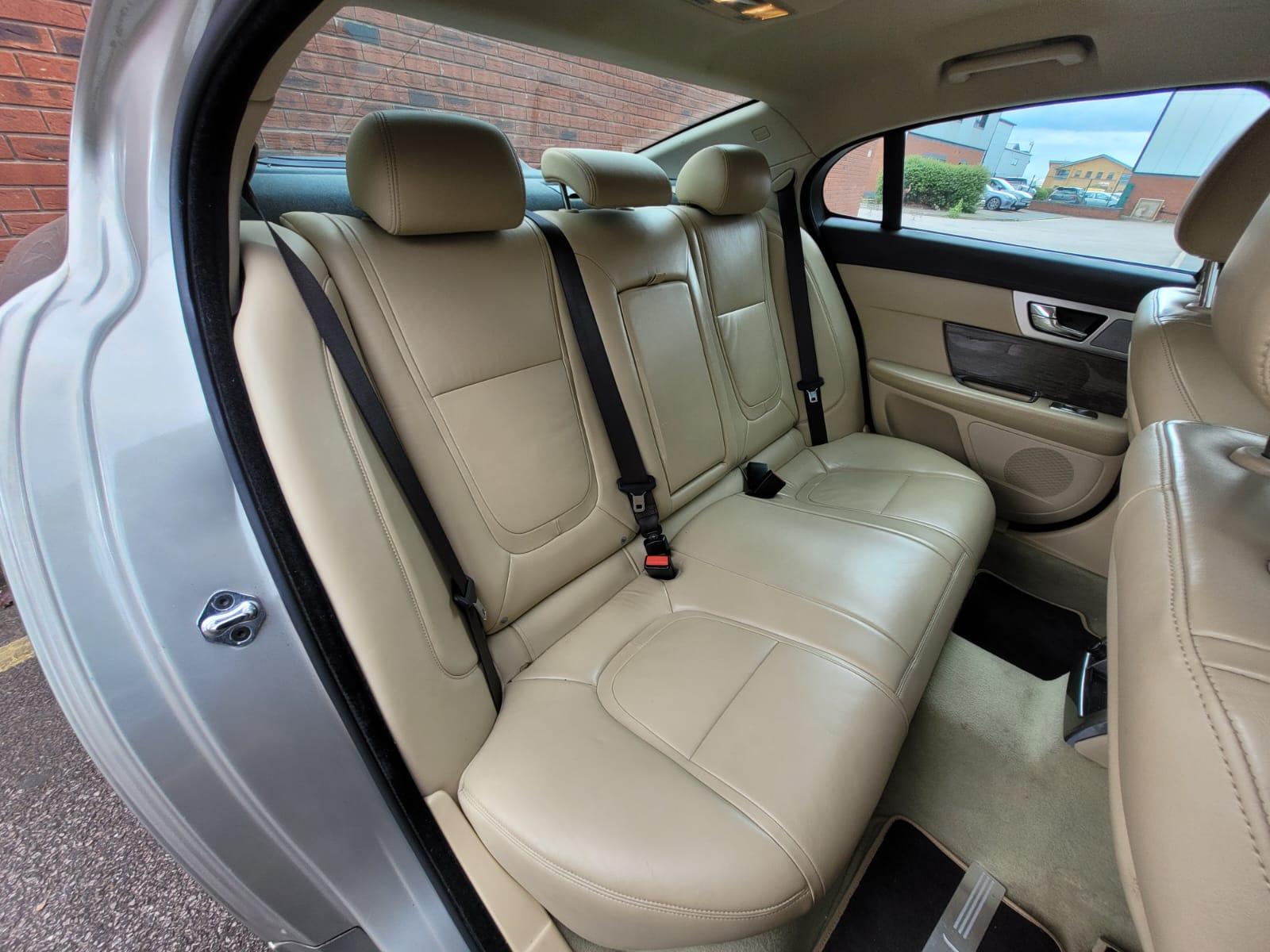 Jaguar XF 2.2d Premium Luxury Saloon 4dr Diesel Auto Euro 5 (s/s) (200 ps)