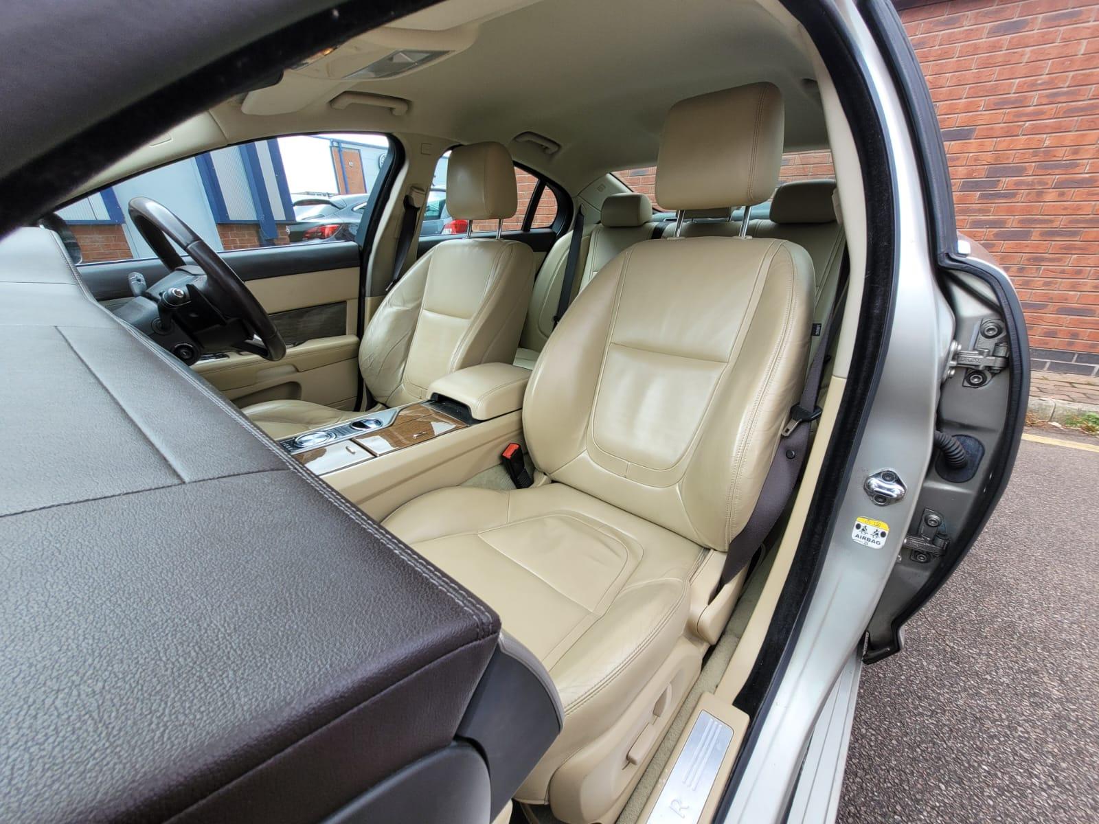 Jaguar XF 2.2d Premium Luxury Saloon 4dr Diesel Auto Euro 5 (s/s) (200 ps)