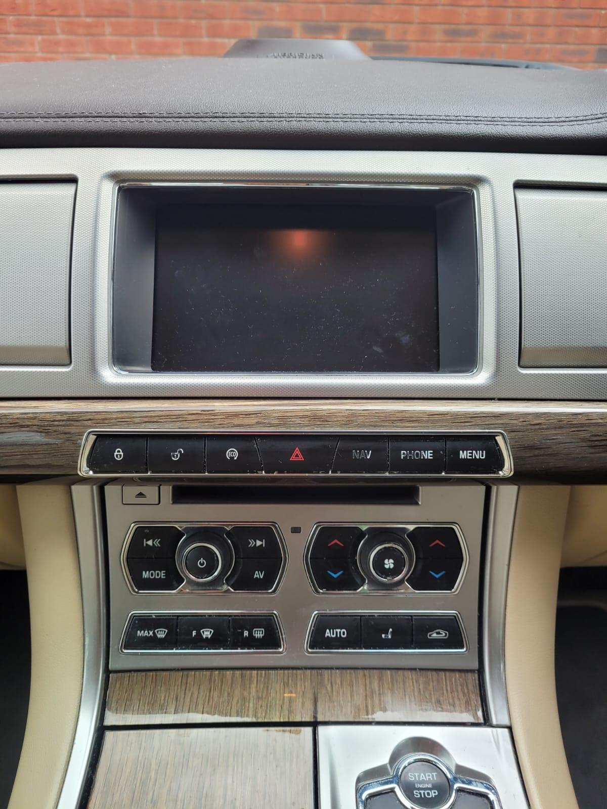 Jaguar XF 2.2d Premium Luxury Saloon 4dr Diesel Auto Euro 5 (s/s) (200 ps)