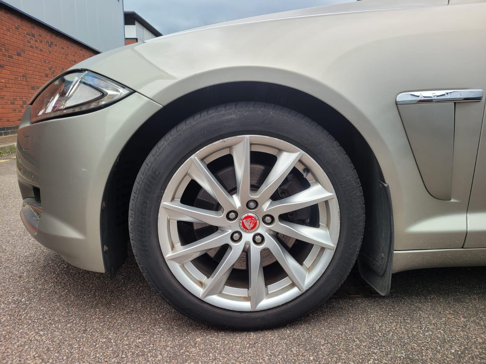 Jaguar XF 2.2d Premium Luxury Saloon 4dr Diesel Auto Euro 5 (s/s) (200 ps)