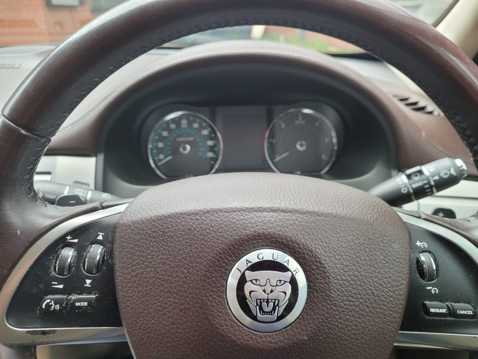 Jaguar XF 2.2d Premium Luxury Saloon 4dr Diesel Auto Euro 5 (s/s) (200 ps)