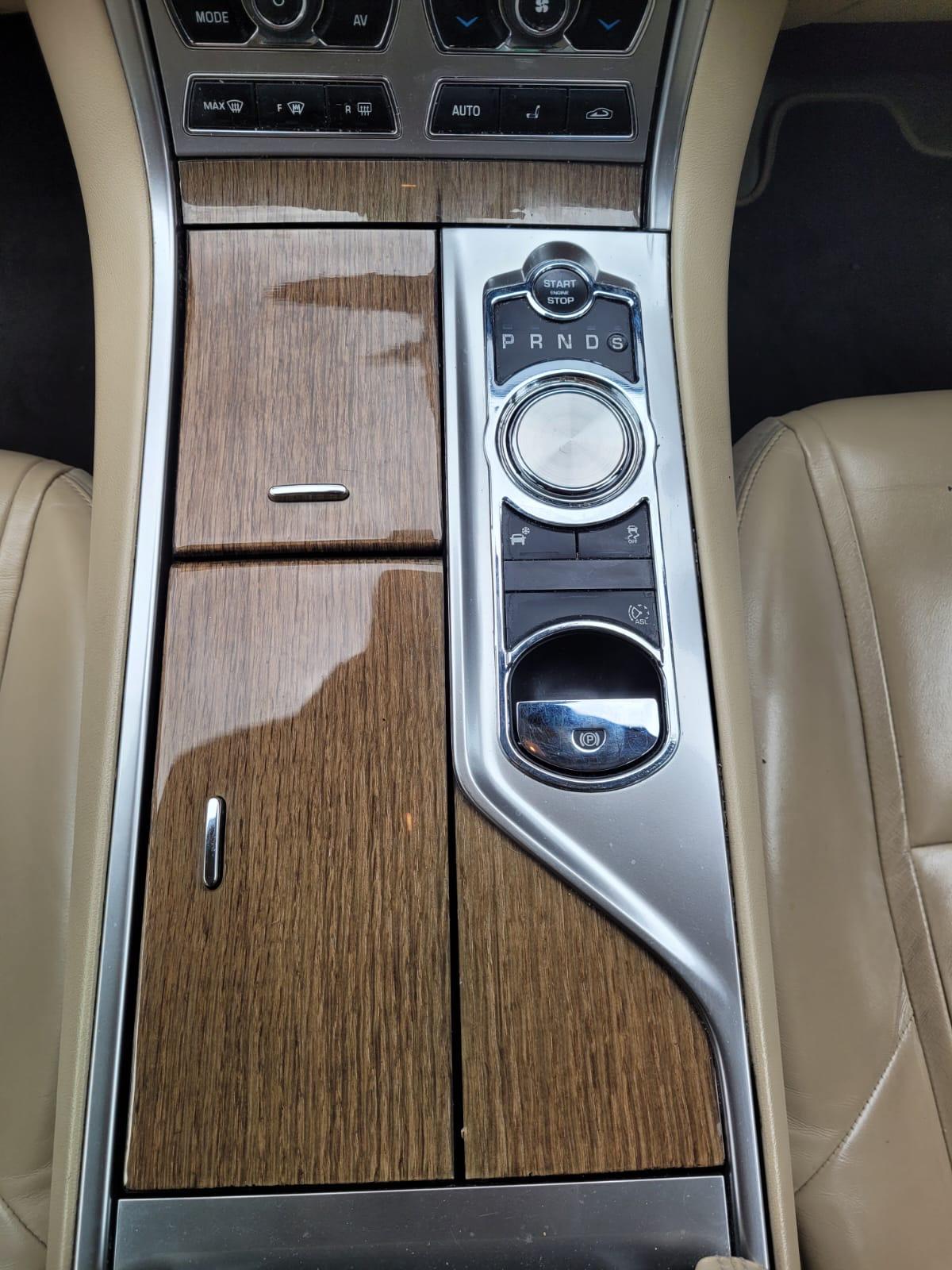 Jaguar XF 2.2d Premium Luxury Saloon 4dr Diesel Auto Euro 5 (s/s) (200 ps)