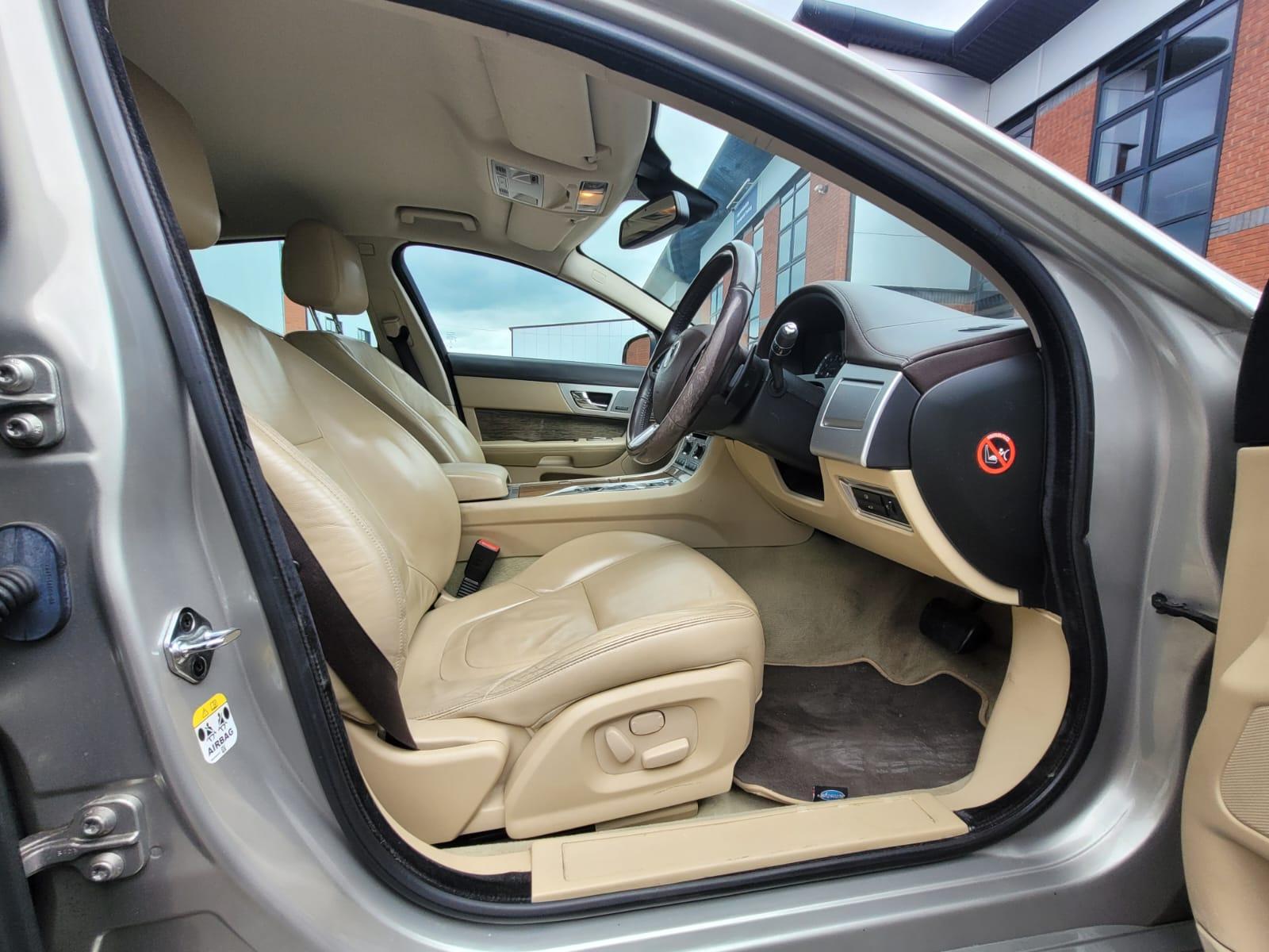 Jaguar XF 2.2d Premium Luxury Saloon 4dr Diesel Auto Euro 5 (s/s) (200 ps)