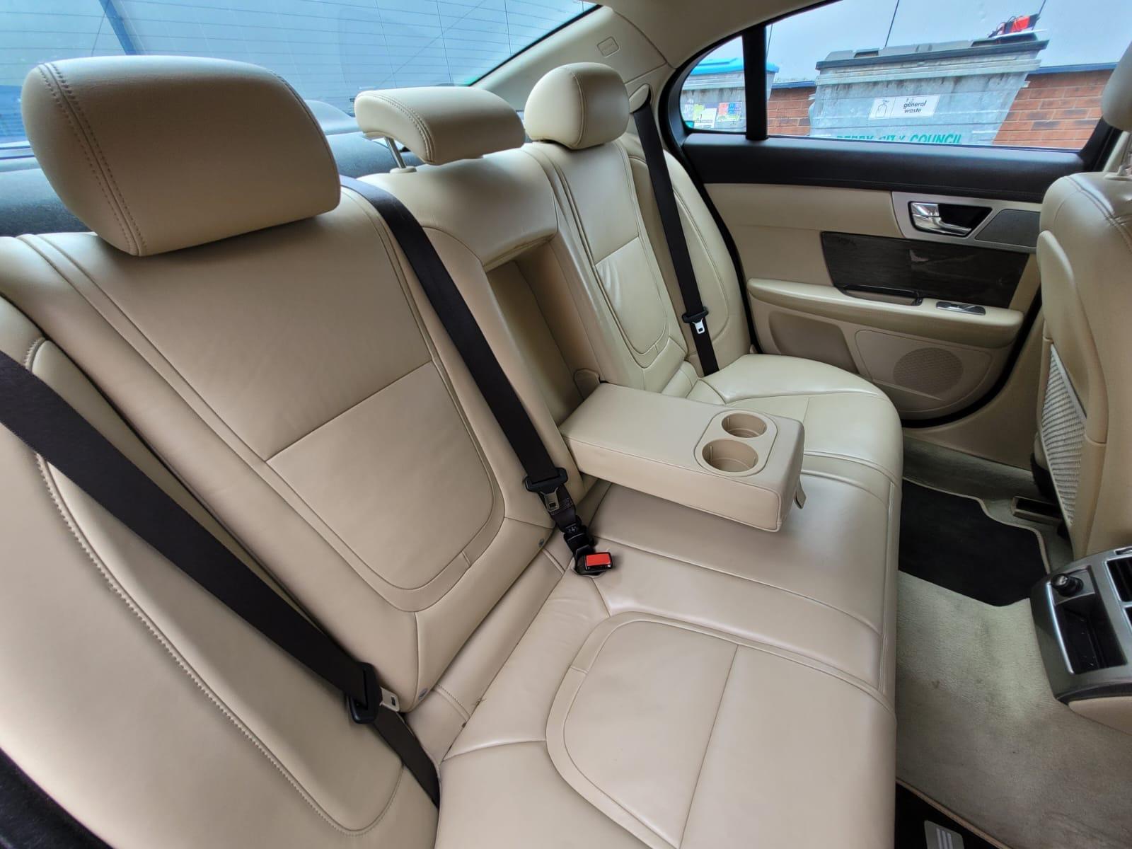 Jaguar XF 2.2d Premium Luxury Saloon 4dr Diesel Auto Euro 5 (s/s) (200 ps)