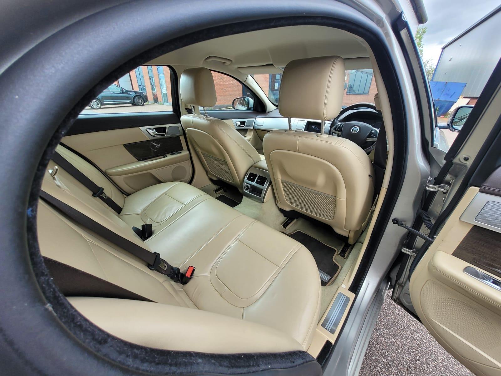 Jaguar XF 2.2d Premium Luxury Saloon 4dr Diesel Auto Euro 5 (s/s) (200 ps)