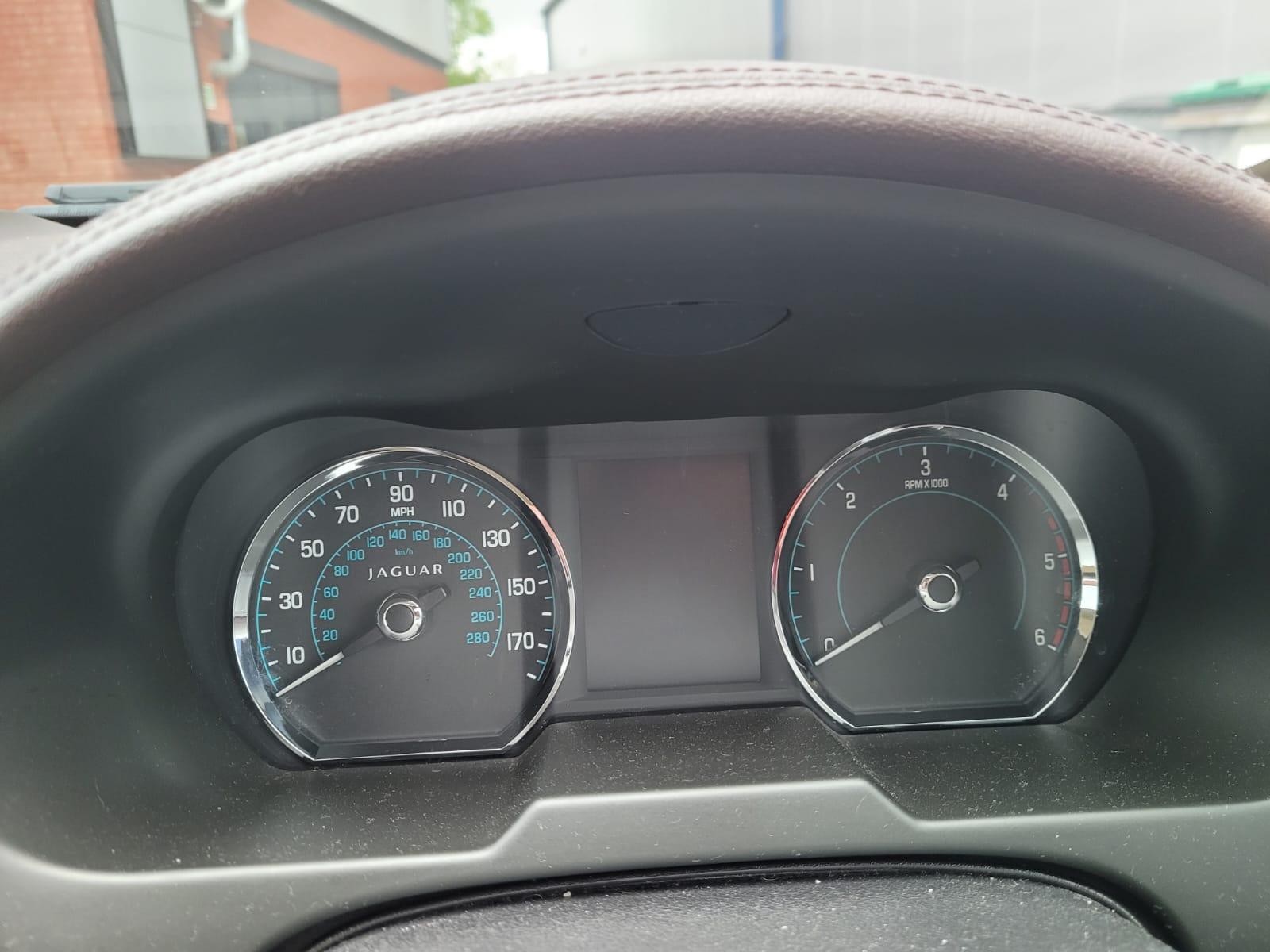 Jaguar XF 2.2d Premium Luxury Saloon 4dr Diesel Auto Euro 5 (s/s) (200 ps)