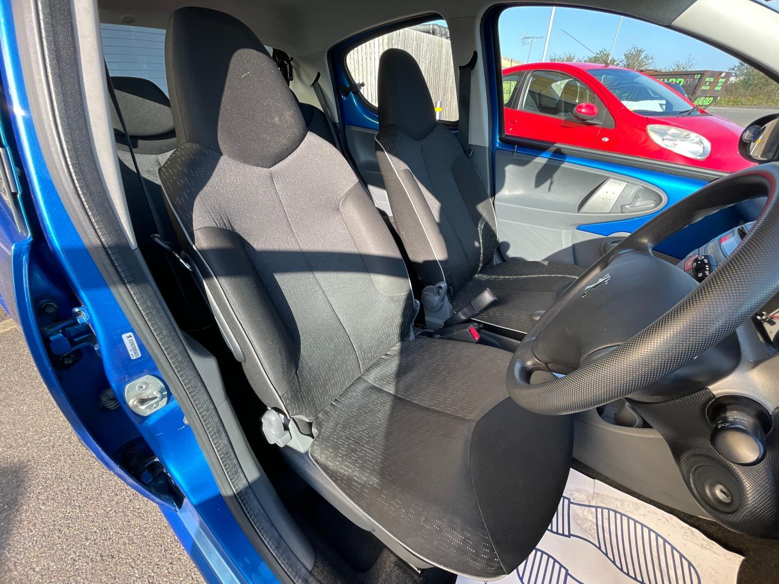 Peugeot 107 1.0 12V Urban Hatchback 5dr Petrol 2 Tronic Euro 5 (68 ps)