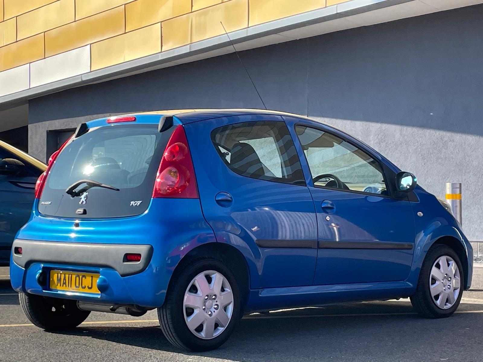 Peugeot 107 1.0 12V Urban Hatchback 5dr Petrol 2 Tronic Euro 5 (68 ps)