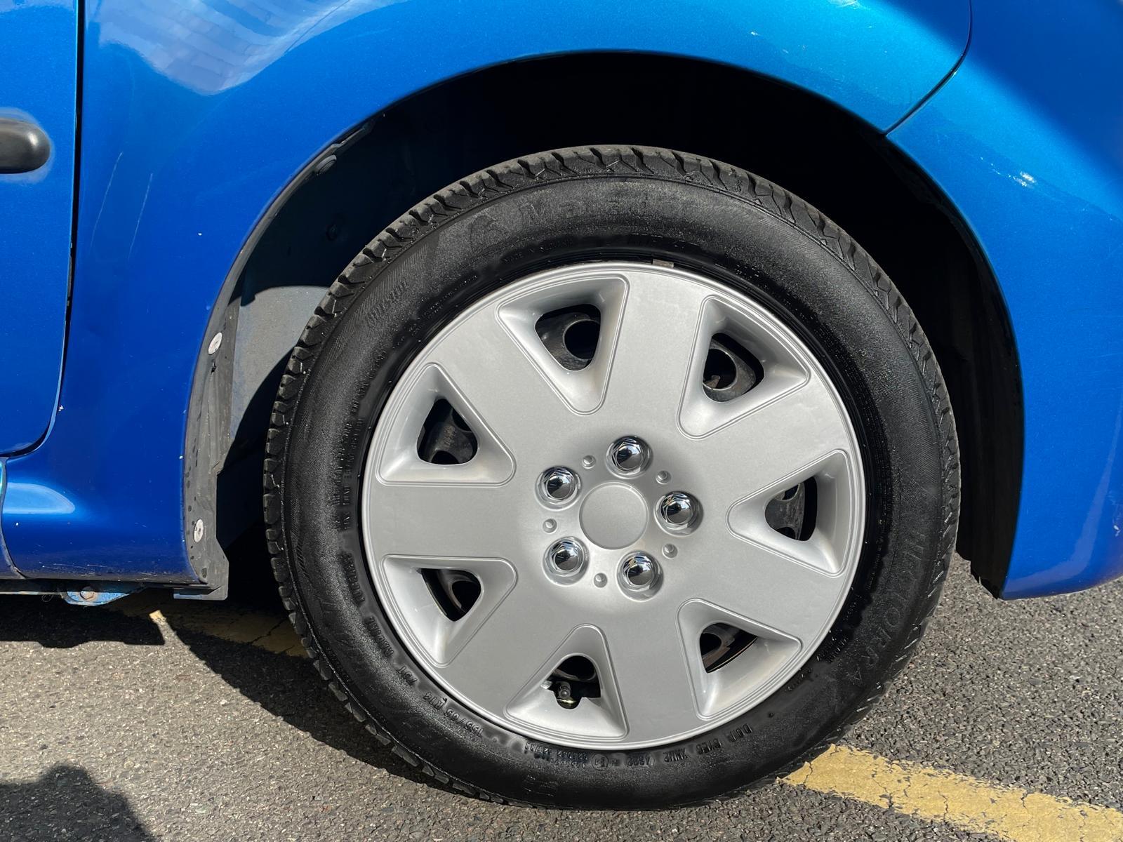 Peugeot 107 1.0 12V Urban Hatchback 5dr Petrol 2 Tronic Euro 5 (68 ps)