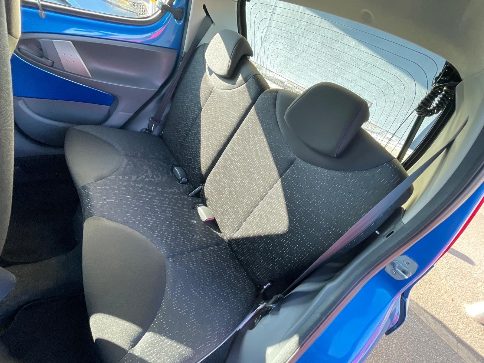 Peugeot 107 1.0 12V Urban Hatchback 5dr Petrol 2 Tronic Euro 5 (68 ps)