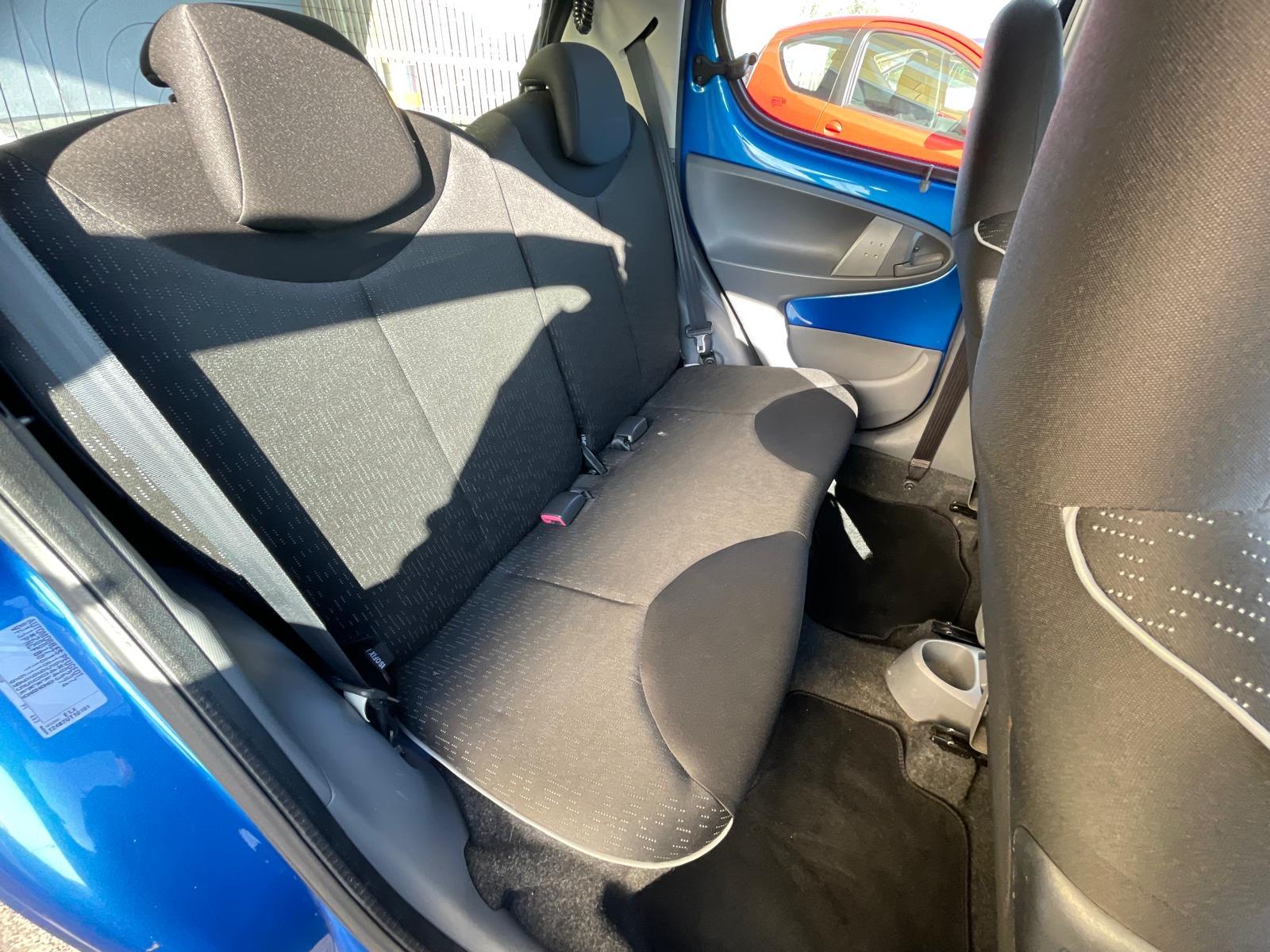 Peugeot 107 1.0 12V Urban Hatchback 5dr Petrol 2 Tronic Euro 5 (68 ps)