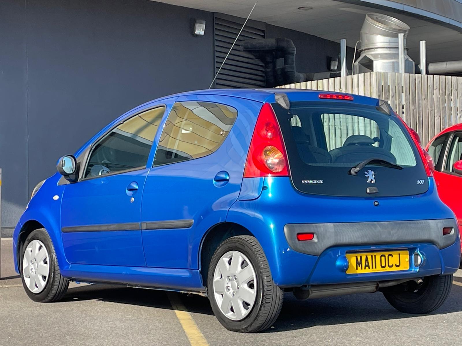 Peugeot 107 1.0 12V Urban Hatchback 5dr Petrol 2 Tronic Euro 5 (68 ps)