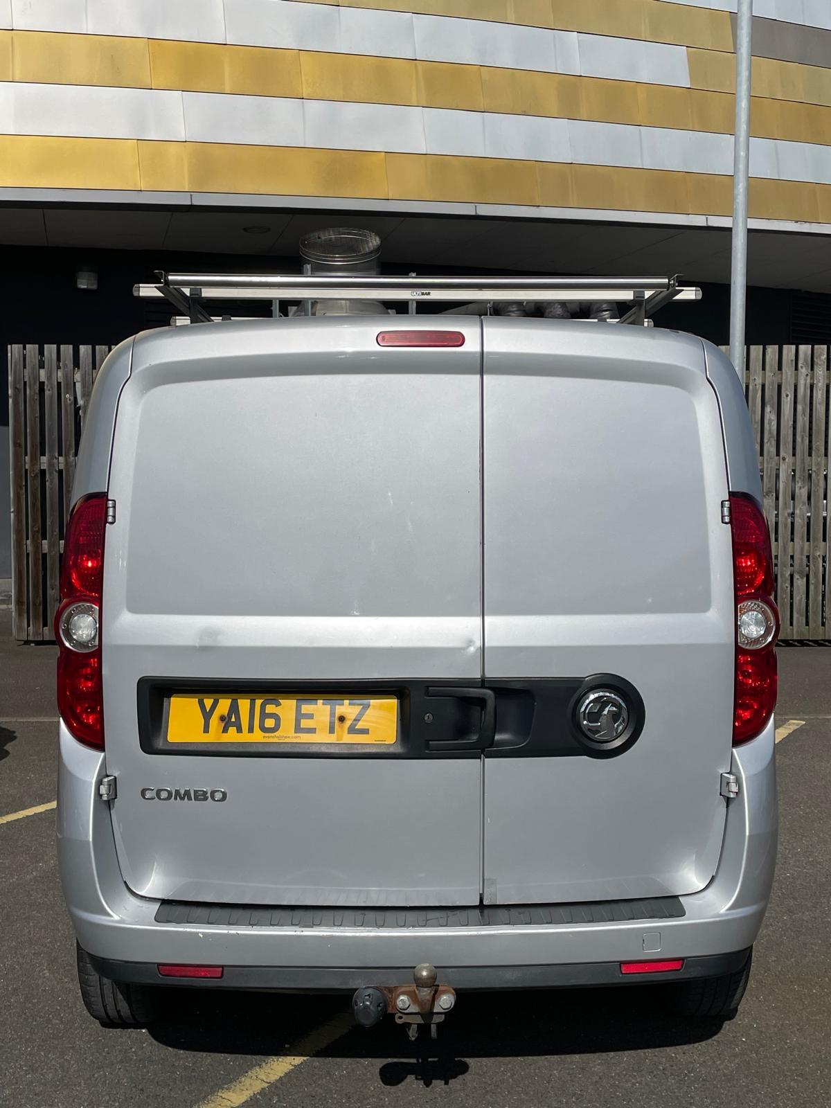 Vauxhall Combo 1.3 CDTi 2000 16v Sportive Panel Van 3dr Diesel Manual FWD L1 H1 (133 g/km, 89 bhp)