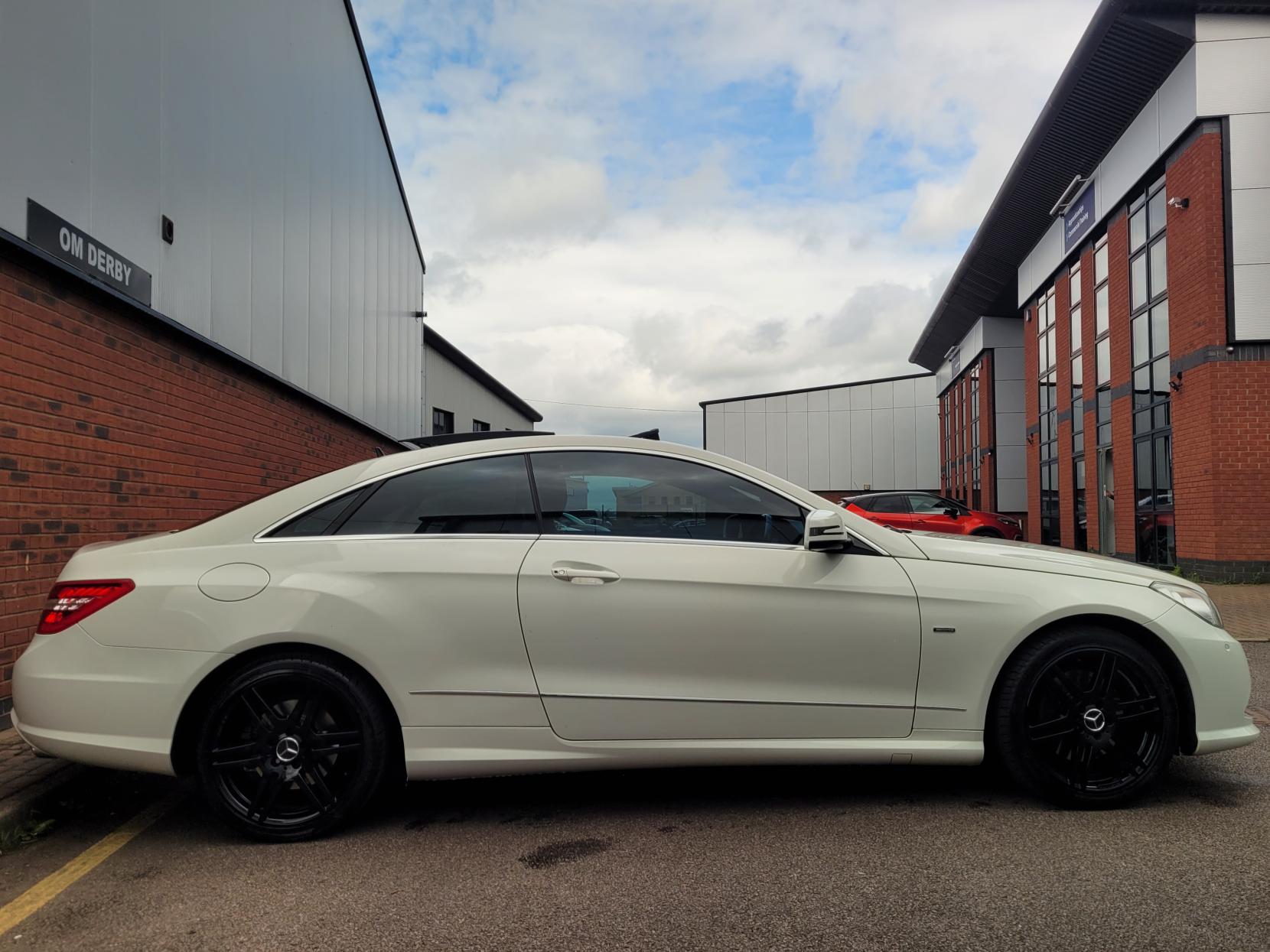 Mercedes-Benz E Class 3.0 E350 CDI V6 BlueEfficiency Sport Coupe 2dr Diesel G-Tronic Euro 5 (231 ps)