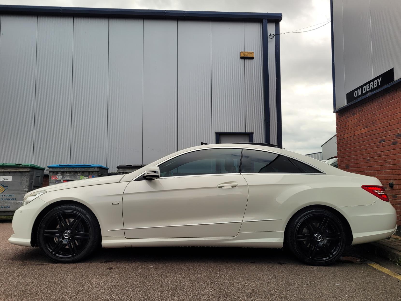 Mercedes-Benz E Class 3.0 E350 CDI V6 BlueEfficiency Sport Coupe 2dr Diesel G-Tronic Euro 5 (231 ps)