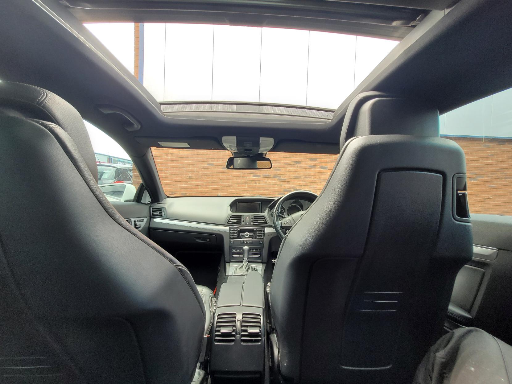 Mercedes-Benz E Class 3.0 E350 CDI V6 BlueEfficiency Sport Coupe 2dr Diesel G-Tronic Euro 5 (231 ps)