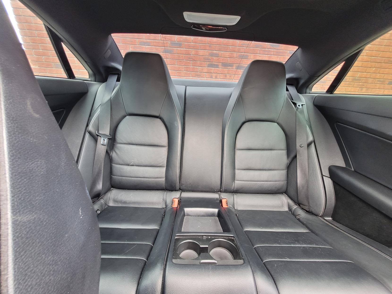 Mercedes-Benz E Class 3.0 E350 CDI V6 BlueEfficiency Sport Coupe 2dr Diesel G-Tronic Euro 5 (231 ps)