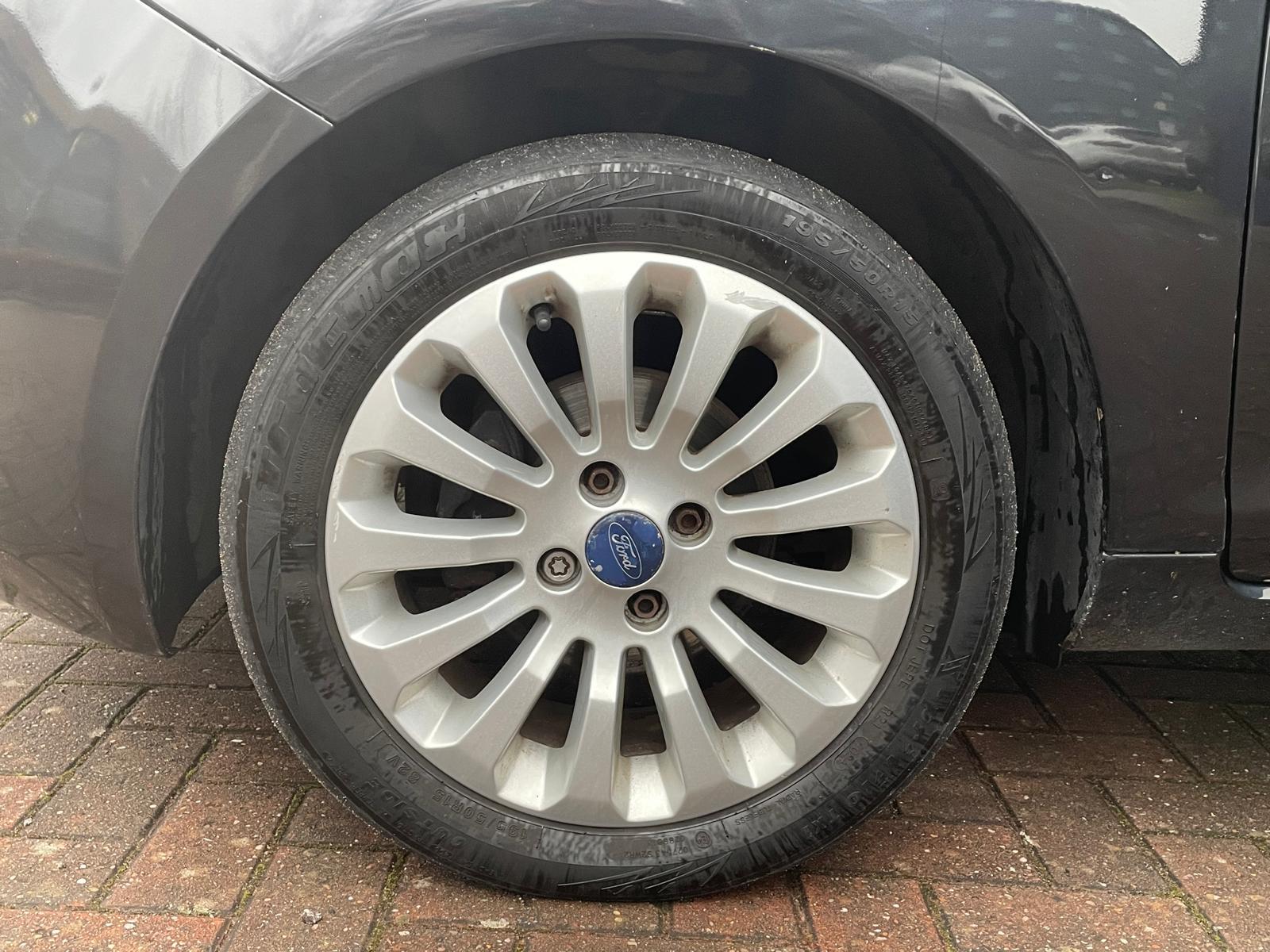 Ford Ka 1.2 Zetec Hatchback 3dr Petrol Manual Euro 5 (s/s) (69 ps)