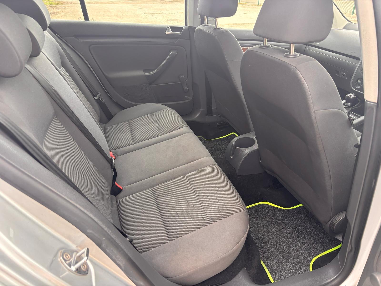 Volkswagen Golf 1.9 TDI S Hatchback 5dr Diesel Manual (143 g/km, 103 bhp)