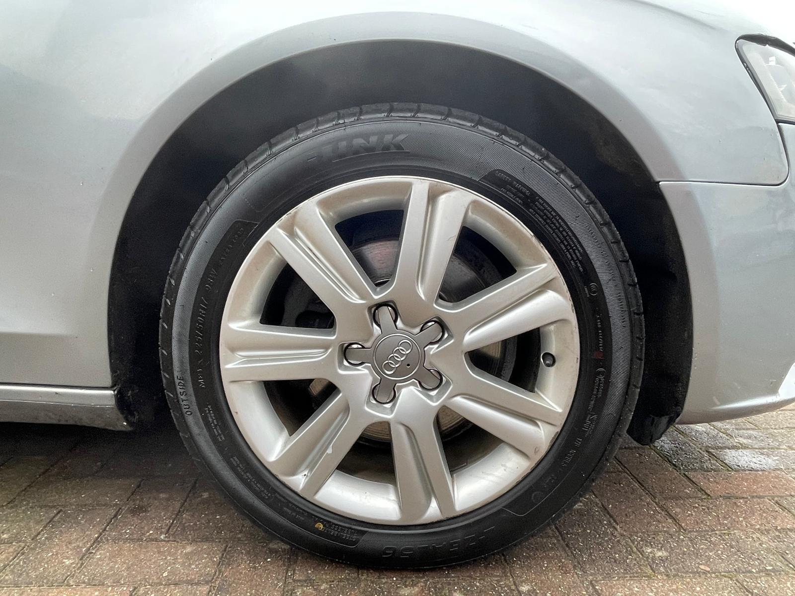 Audi A4 Avant 2.0 TDI Executive SE Estate 5dr Diesel Multitronic Euro 4 (143 ps)