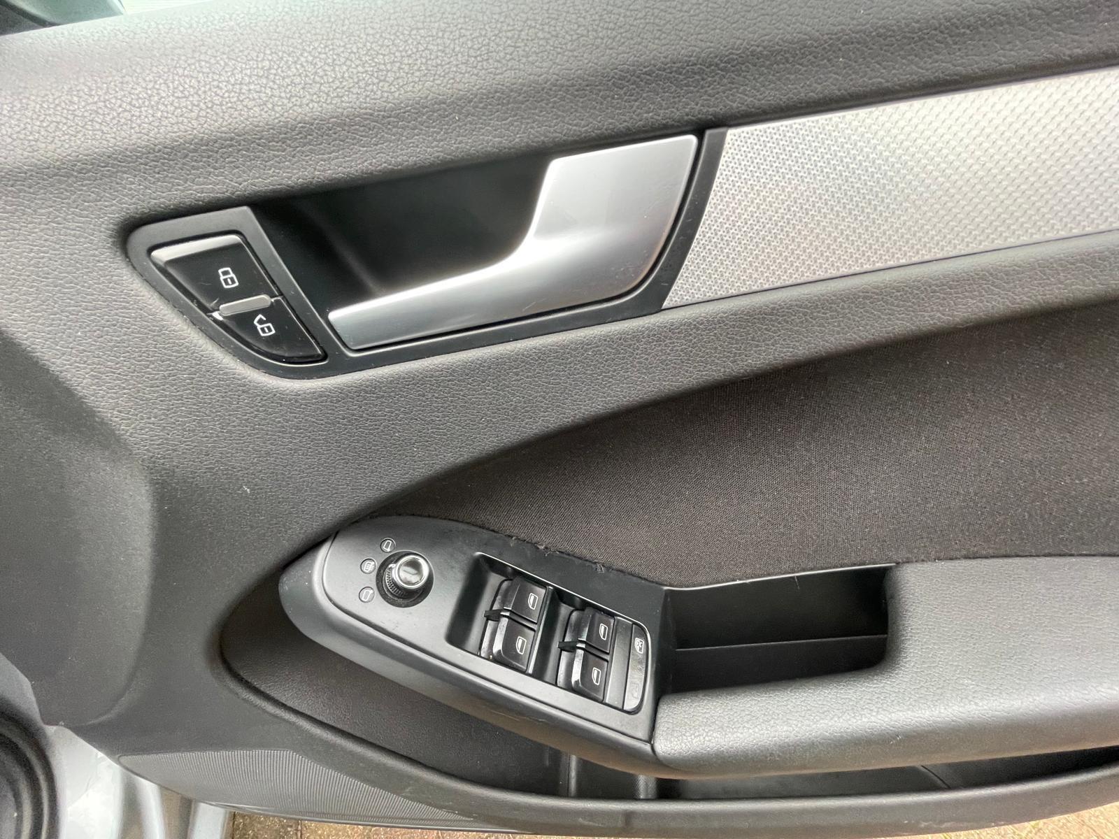 Audi A4 Avant 2.0 TDI Executive SE Estate 5dr Diesel Multitronic Euro 4 (143 ps)