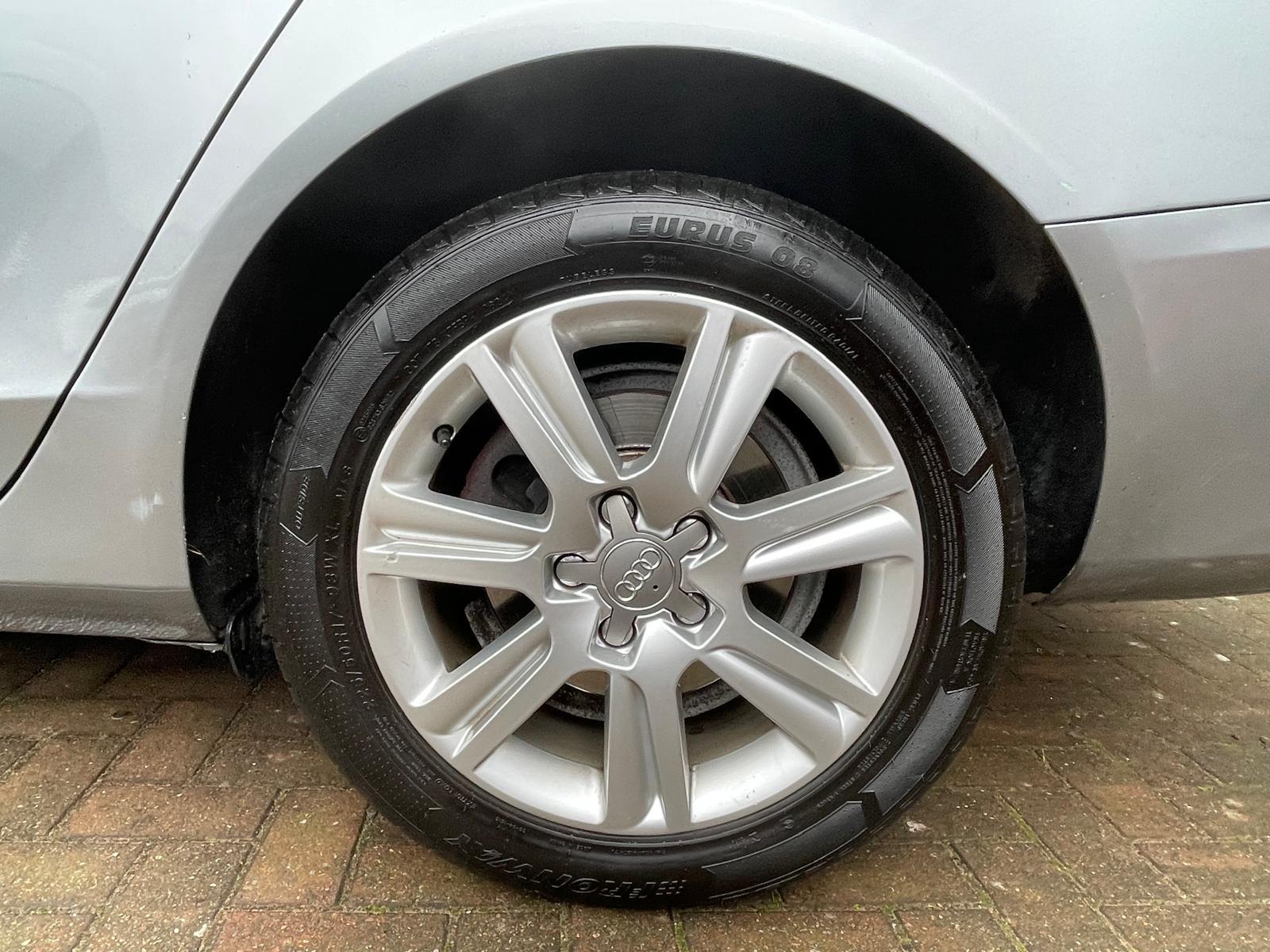 Audi A4 Avant 2.0 TDI Executive SE Estate 5dr Diesel Multitronic Euro 4 (143 ps)