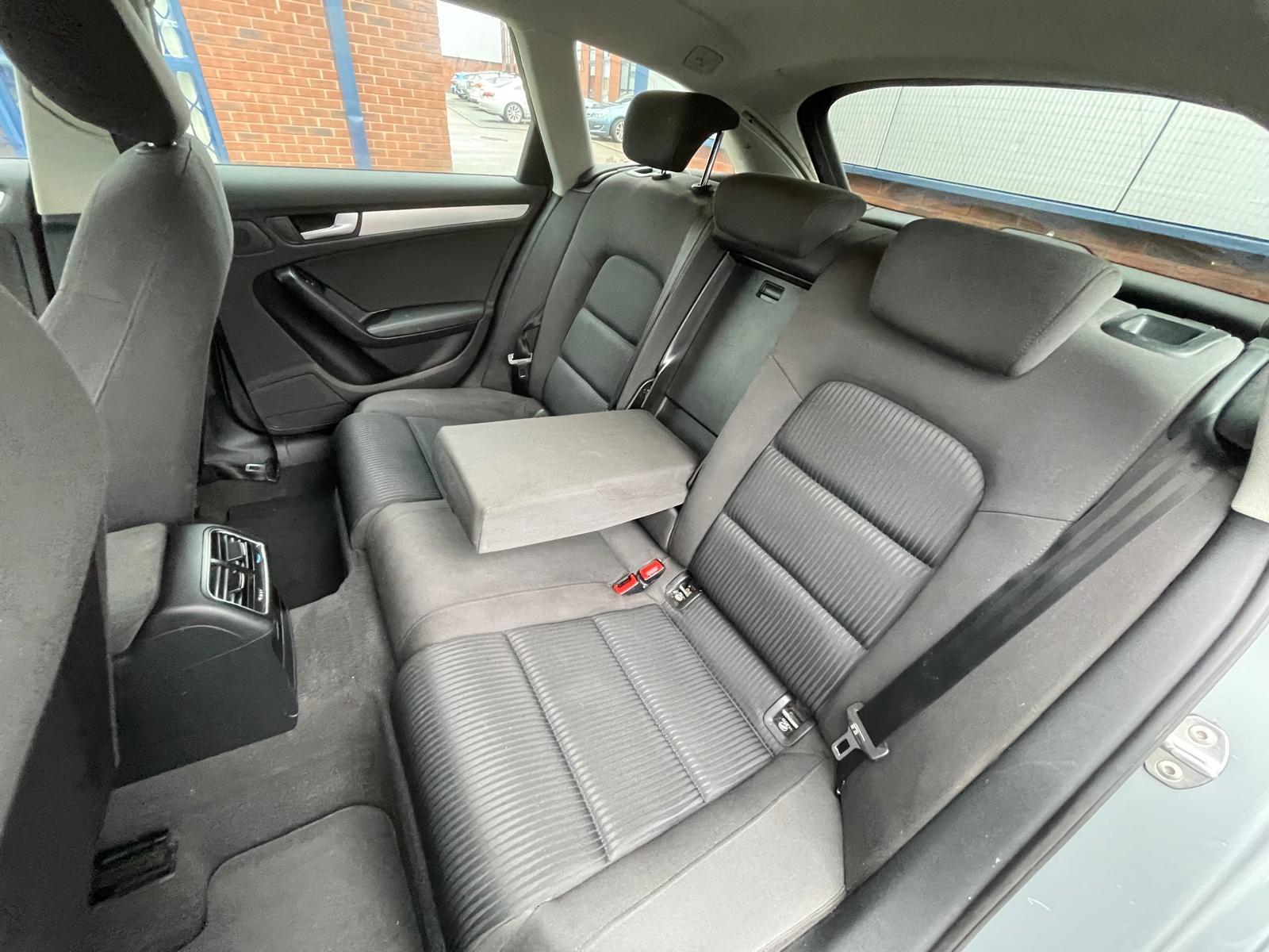 Audi A4 Avant 2.0 TDI Executive SE Estate 5dr Diesel Multitronic Euro 4 (143 ps)