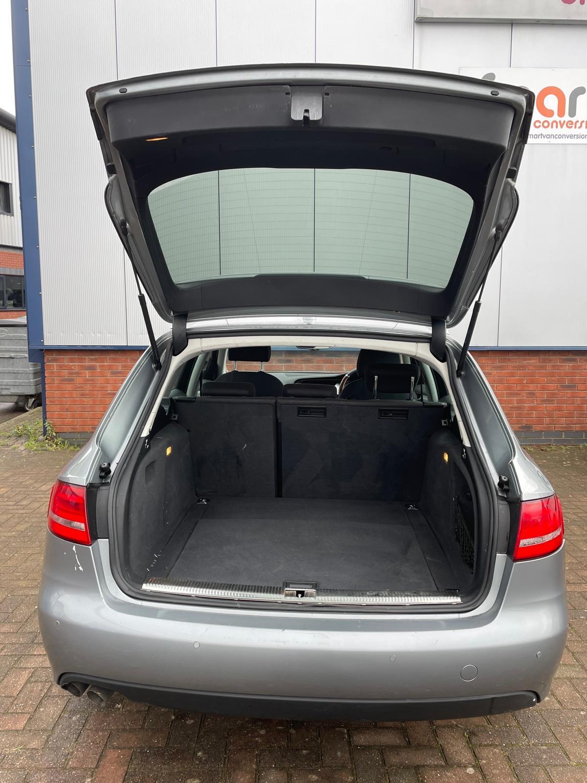 Audi A4 Avant 2.0 TDI Executive SE Estate 5dr Diesel Multitronic Euro 4 (143 ps)