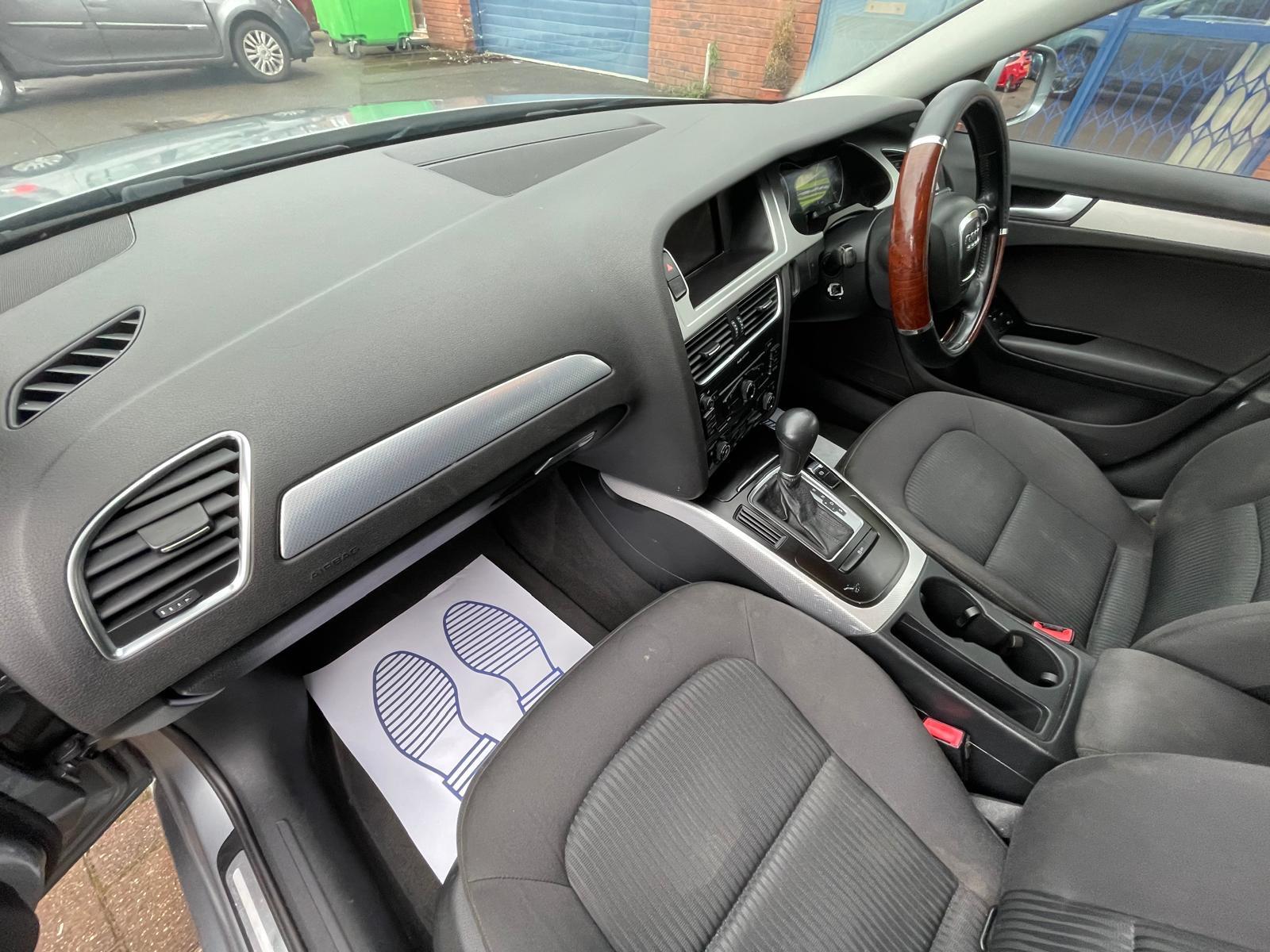 Audi A4 Avant 2.0 TDI Executive SE Estate 5dr Diesel Multitronic Euro 4 (143 ps)