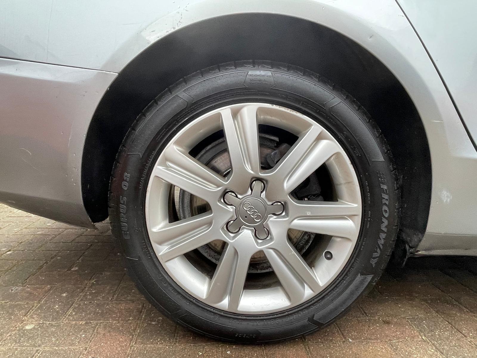 Audi A4 Avant 2.0 TDI Executive SE Estate 5dr Diesel Multitronic Euro 4 (143 ps)