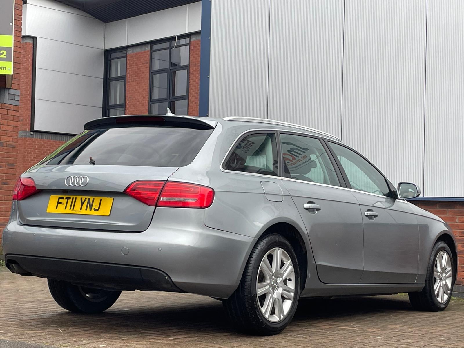 Audi A4 Avant 2.0 TDI Executive SE Estate 5dr Diesel Multitronic Euro 4 (143 ps)