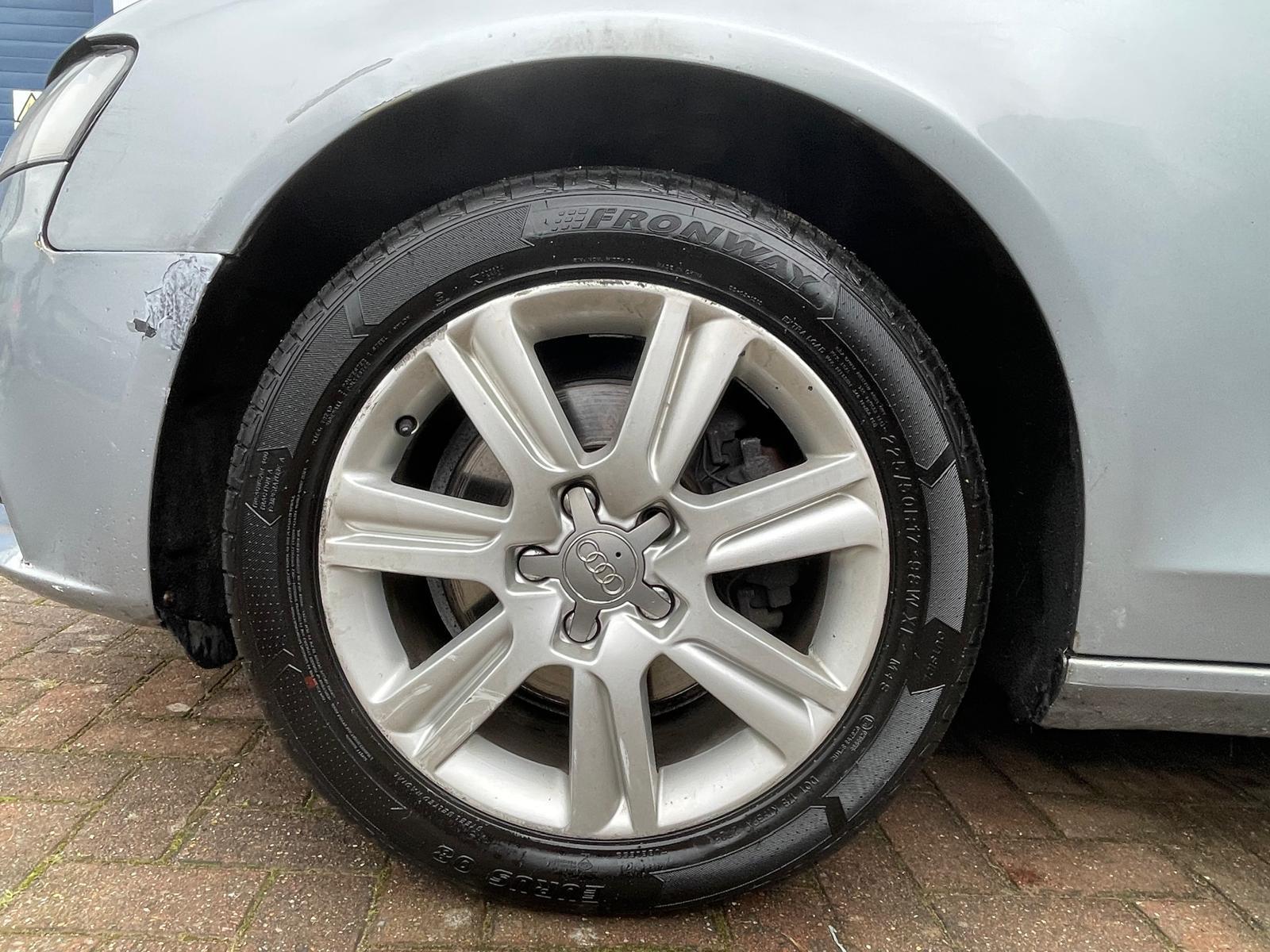 Audi A4 Avant 2.0 TDI Executive SE Estate 5dr Diesel Multitronic Euro 4 (143 ps)