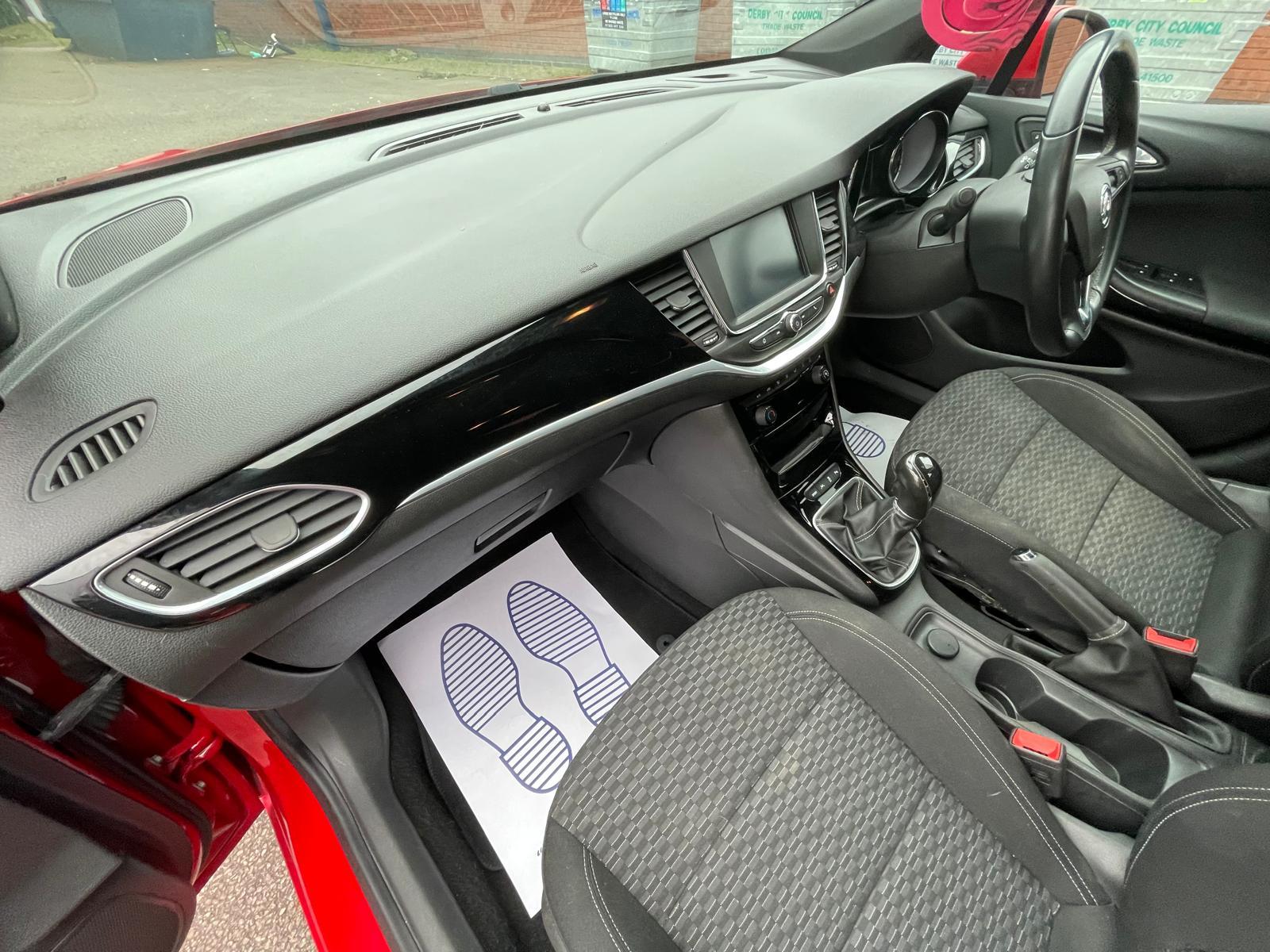 Vauxhall Astra 1.6 CDTi ecoTEC BlueInjection SRi Hatchback 5dr Diesel Manual Euro 6 (110 ps)