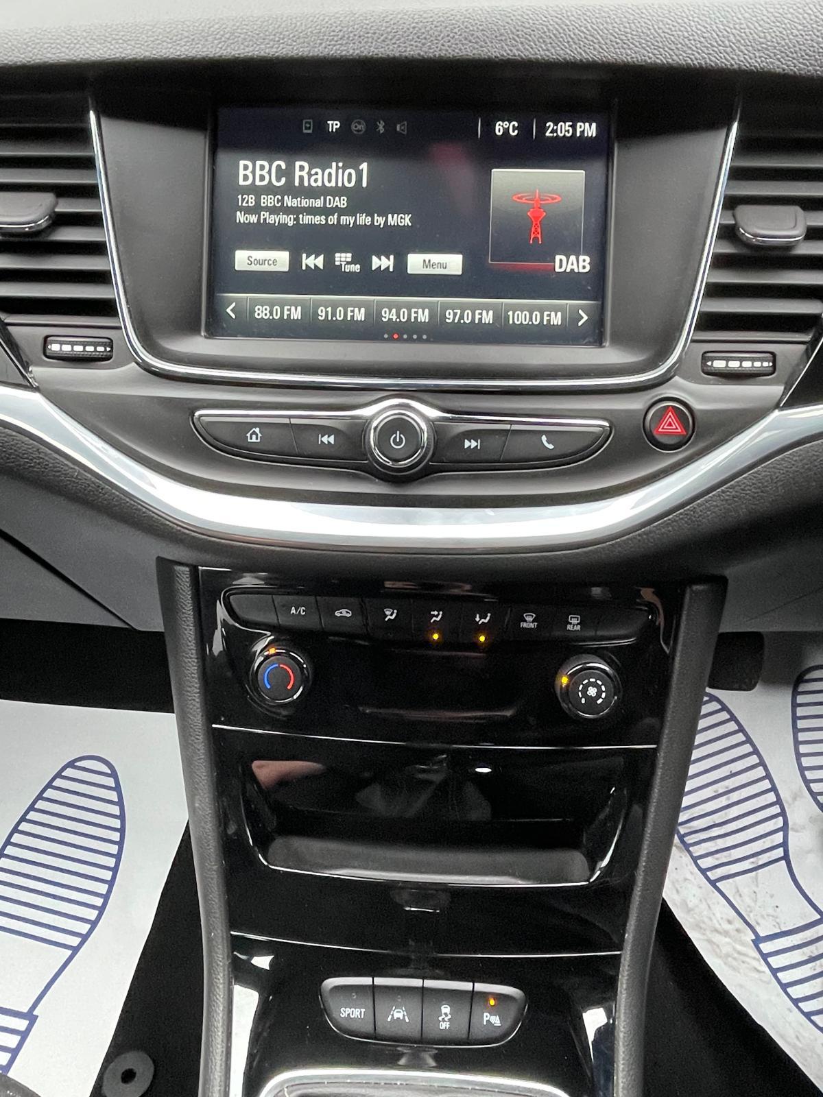 Vauxhall Astra 1.6 CDTi ecoTEC BlueInjection SRi Hatchback 5dr Diesel Manual Euro 6 (110 ps)