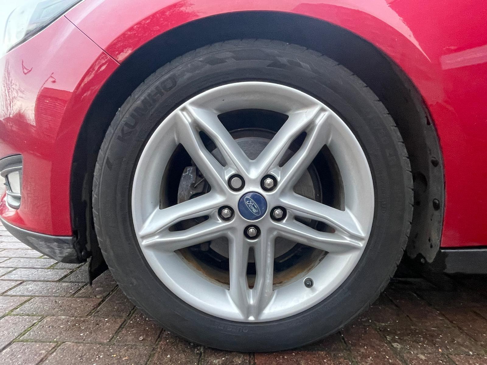 Ford Focus 1.0T EcoBoost Zetec Hatchback 5dr Petrol Manual Euro 6 (s/s) (100 ps)