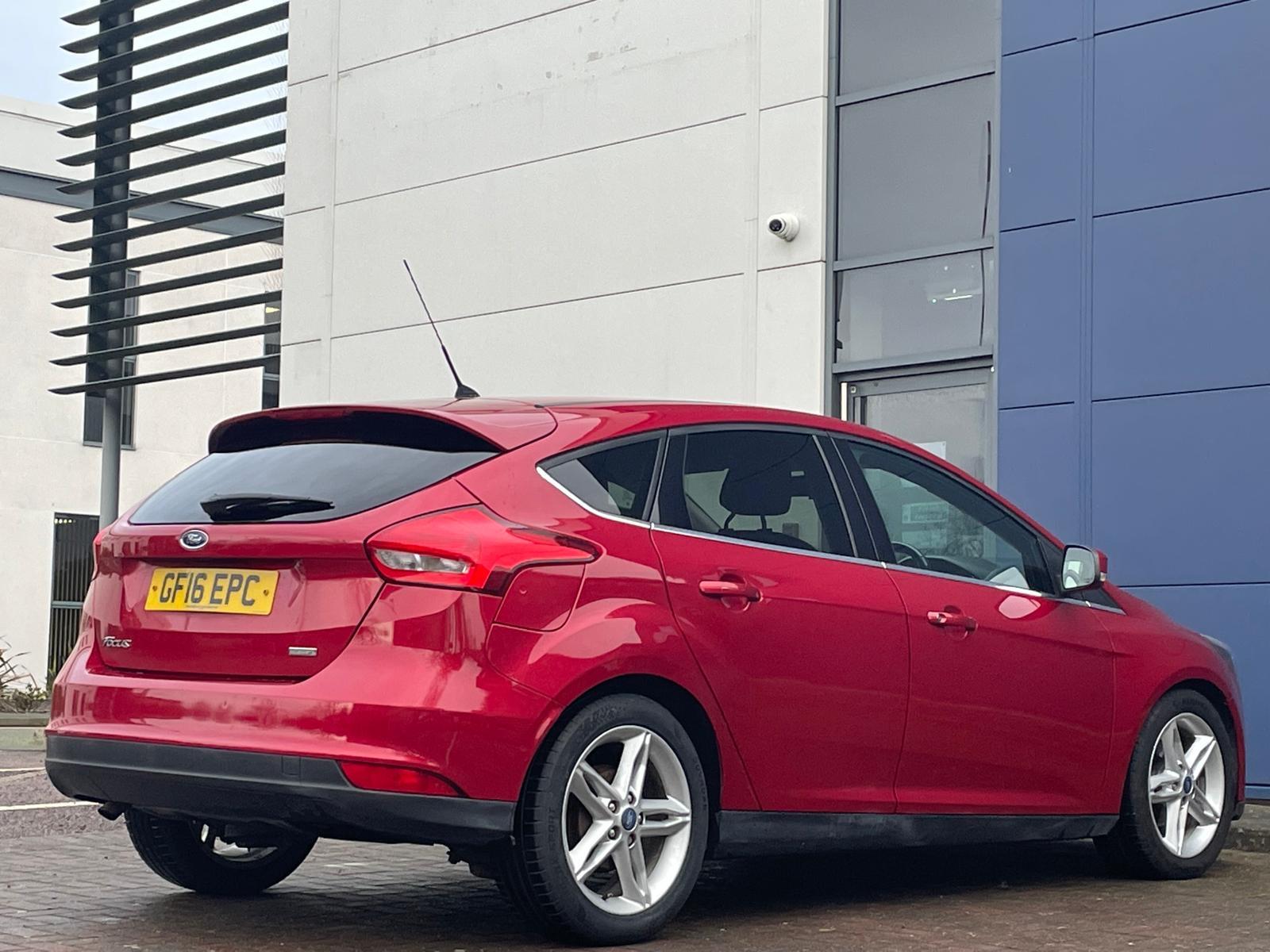Ford Focus 1.0T EcoBoost Zetec Hatchback 5dr Petrol Manual Euro 6 (s/s) (100 ps)