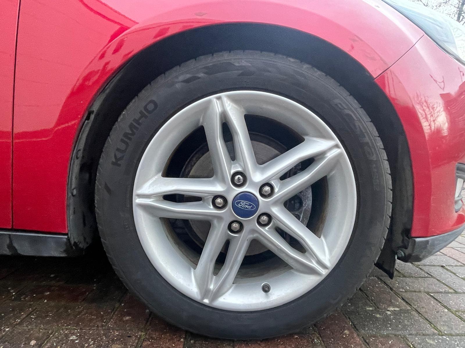 Ford Focus 1.0T EcoBoost Zetec Hatchback 5dr Petrol Manual Euro 6 (s/s) (100 ps)