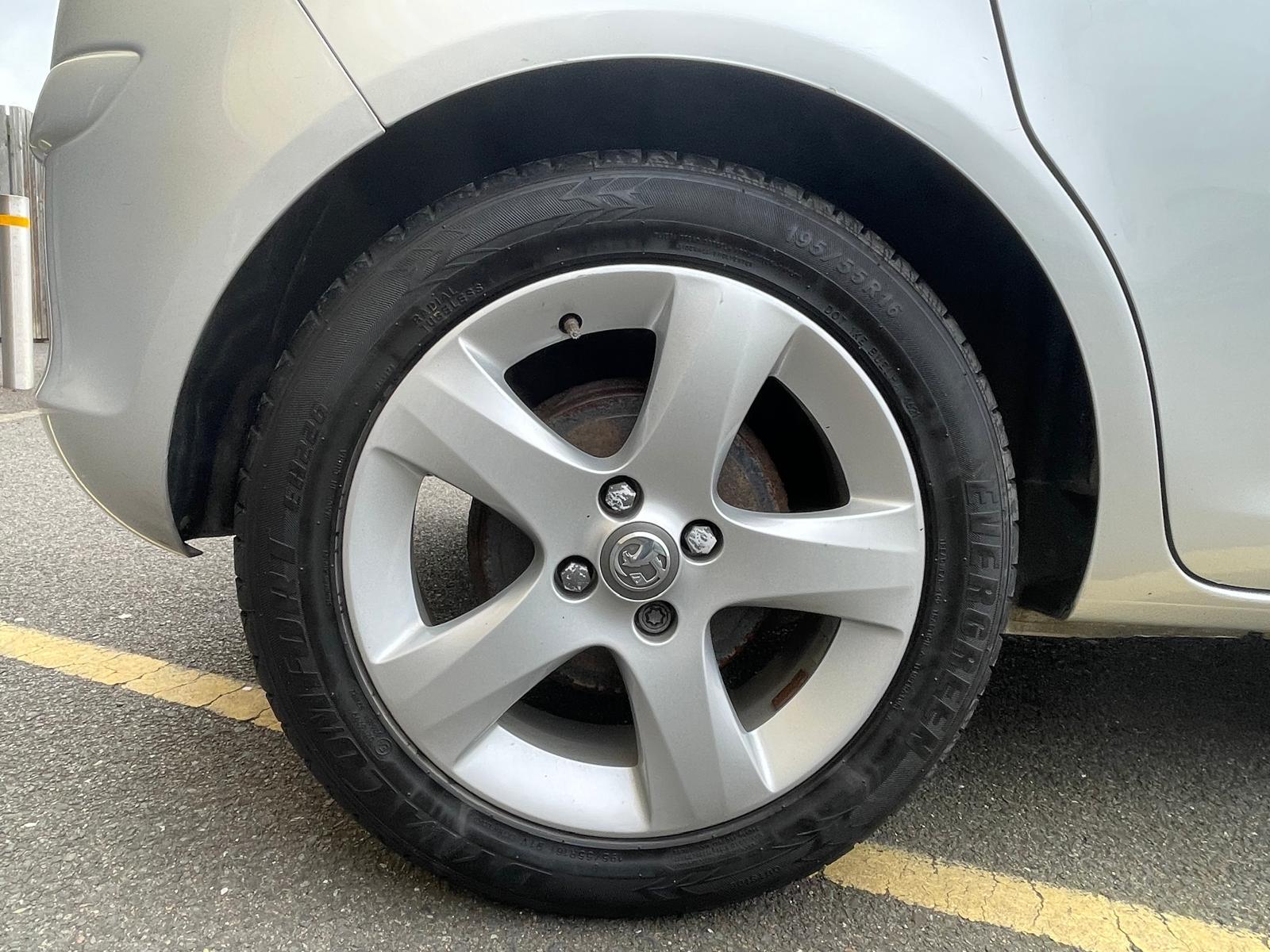 Vauxhall Corsa 1.4 16V SXi Hatchback 5dr Petrol Manual Wide Ratio Euro 5 (A/C) (100 ps)