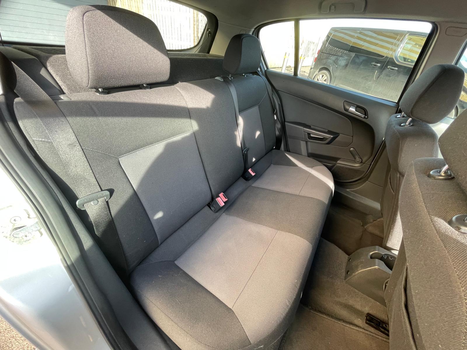 Vauxhall Astra 1.6i 16v Club Hatchback 5dr Petrol Manual (155 g/km, 113 bhp)