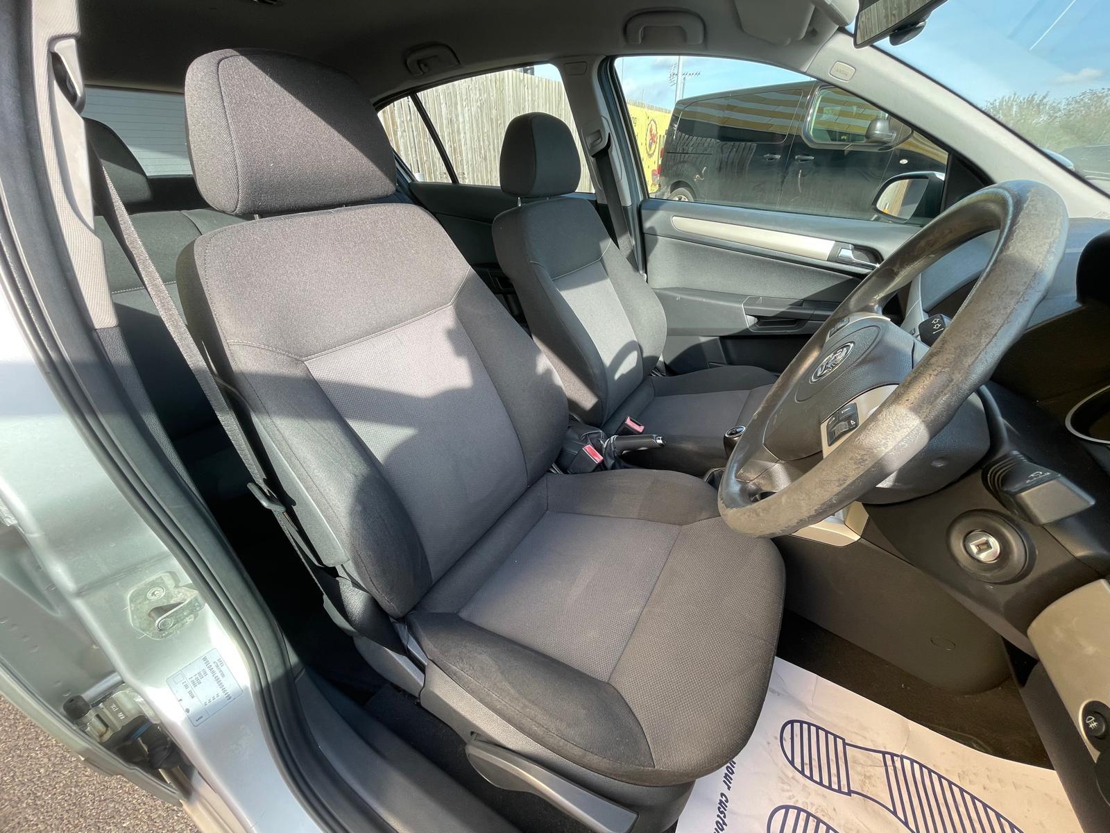 Vauxhall Astra 1.6i 16v Club Hatchback 5dr Petrol Manual (155 g/km, 113 bhp)