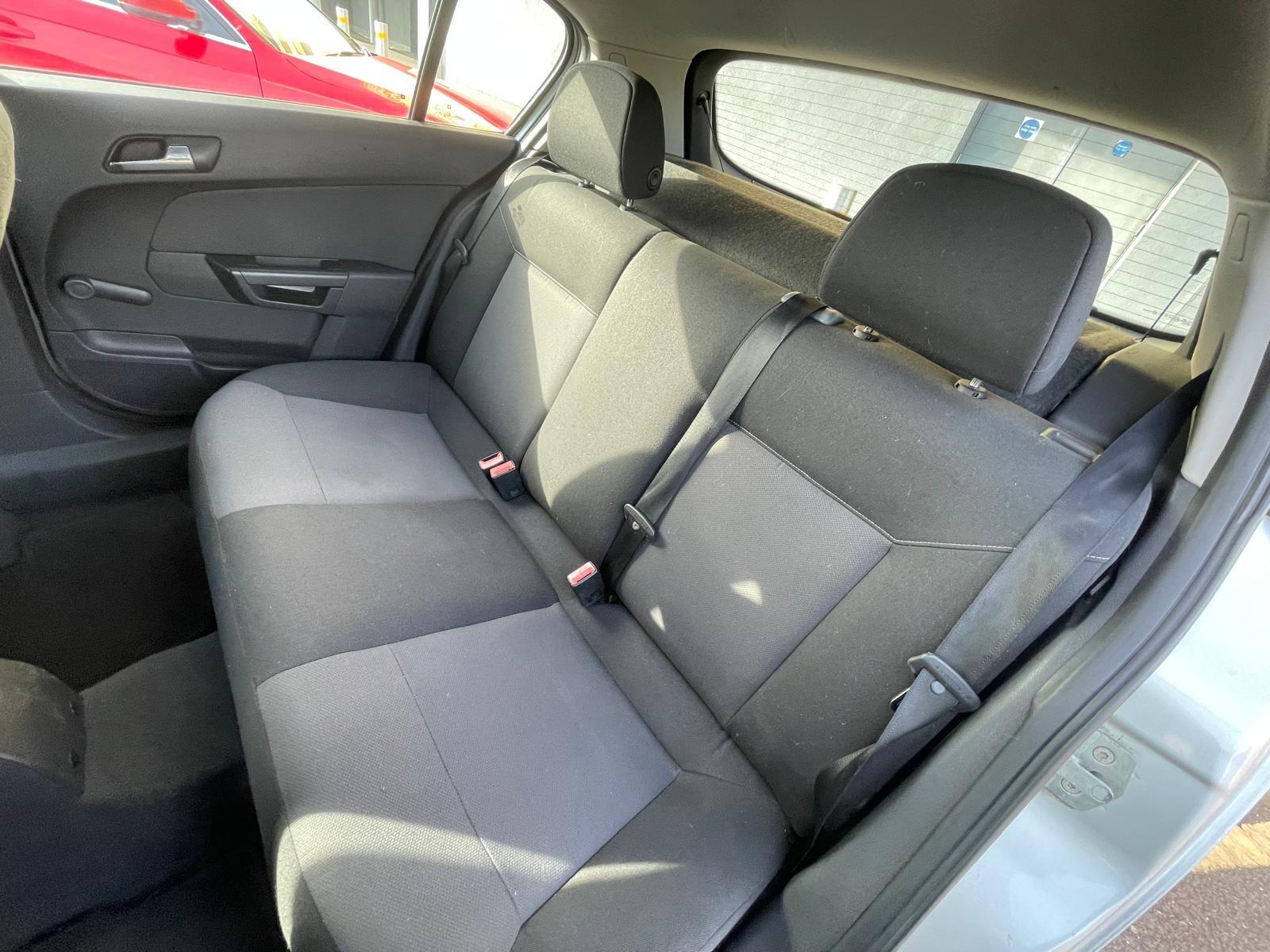 Vauxhall Astra 1.6i 16v Club Hatchback 5dr Petrol Manual (155 g/km, 113 bhp)