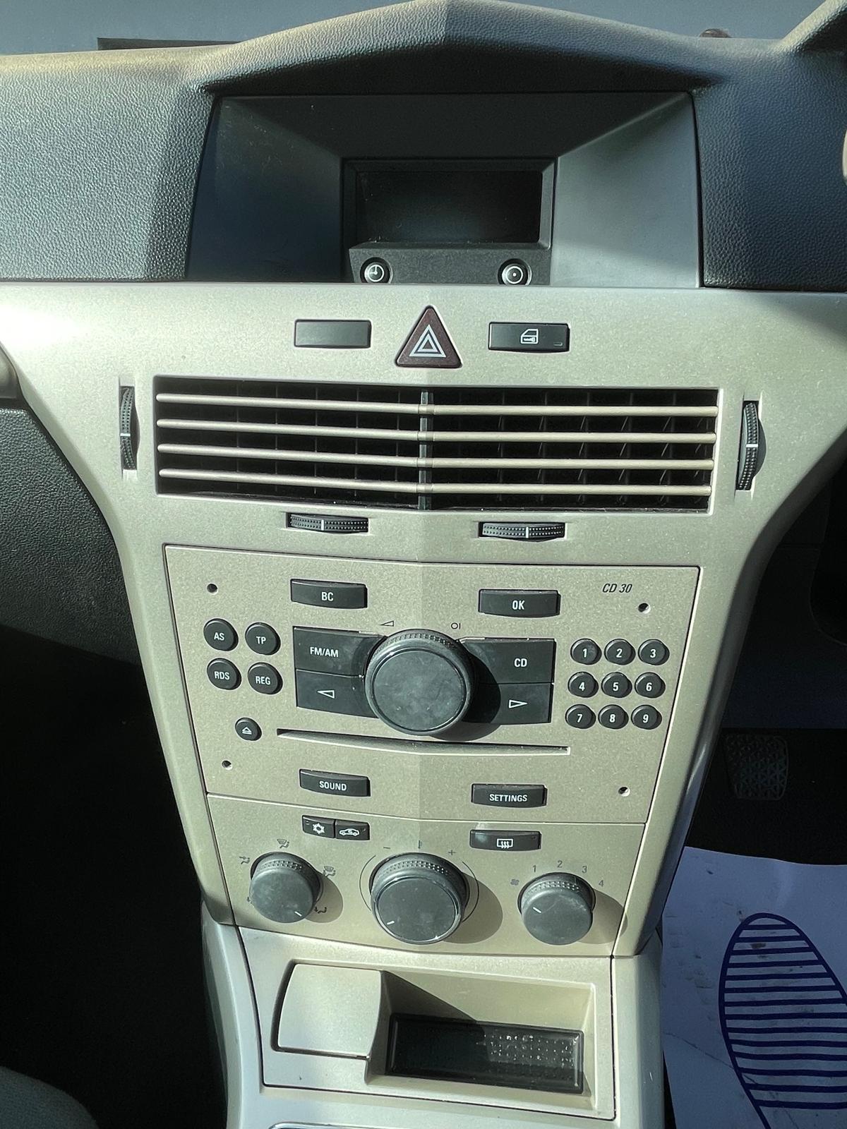 Vauxhall Astra 1.6i 16v Club Hatchback 5dr Petrol Manual (155 g/km, 113 bhp)