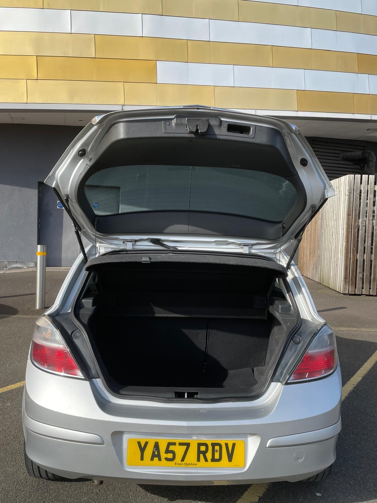 Vauxhall Astra 1.6i 16v Club Hatchback 5dr Petrol Manual (155 g/km, 113 bhp)