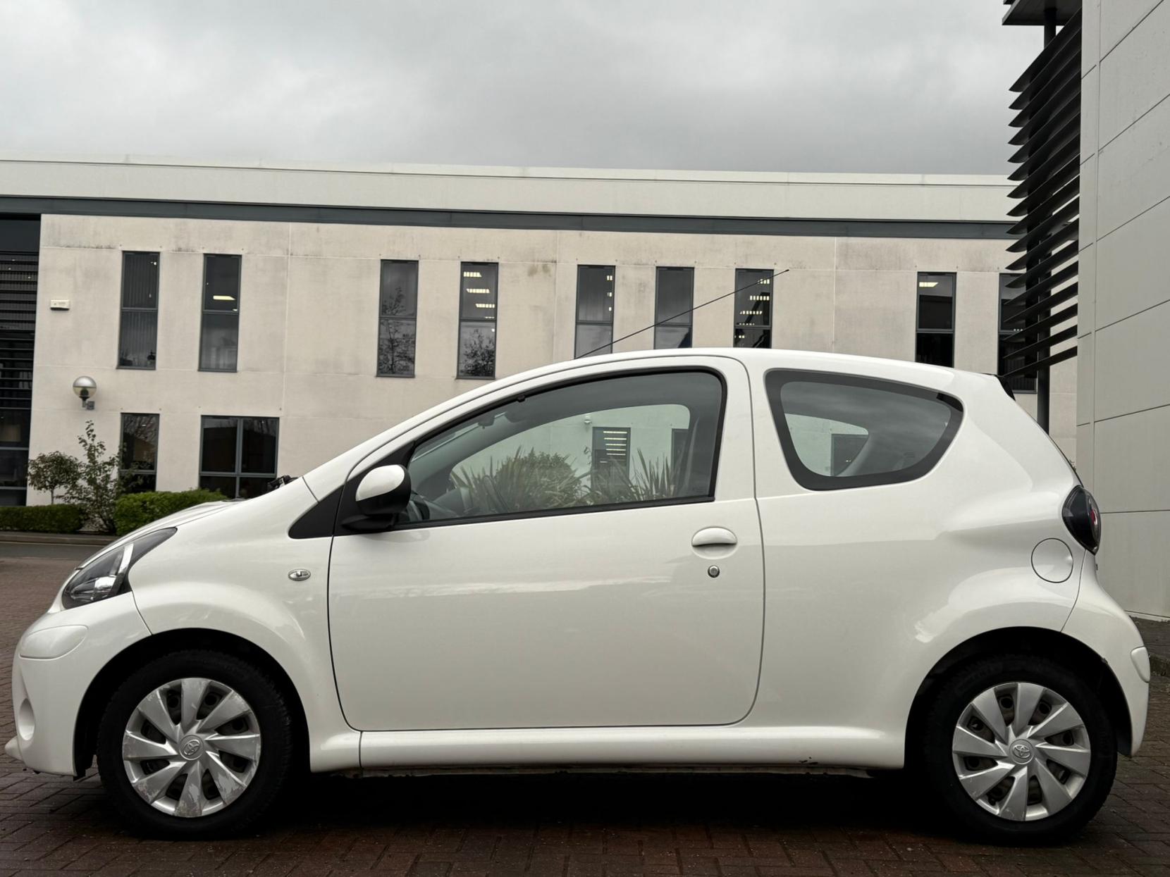 Toyota AYGO 1.0 VVT-i Ice Hatchback 3dr Petrol Manual Euro 5 (67 ps)