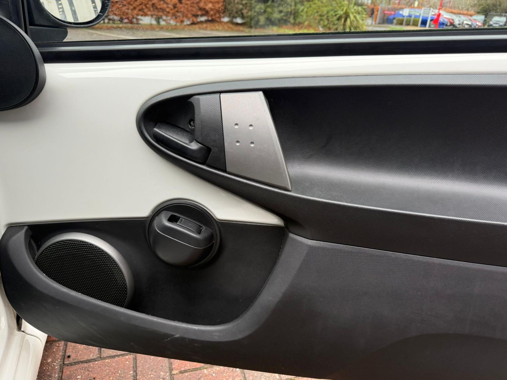 Toyota AYGO 1.0 VVT-i Ice Hatchback 3dr Petrol Manual Euro 5 (67 ps)