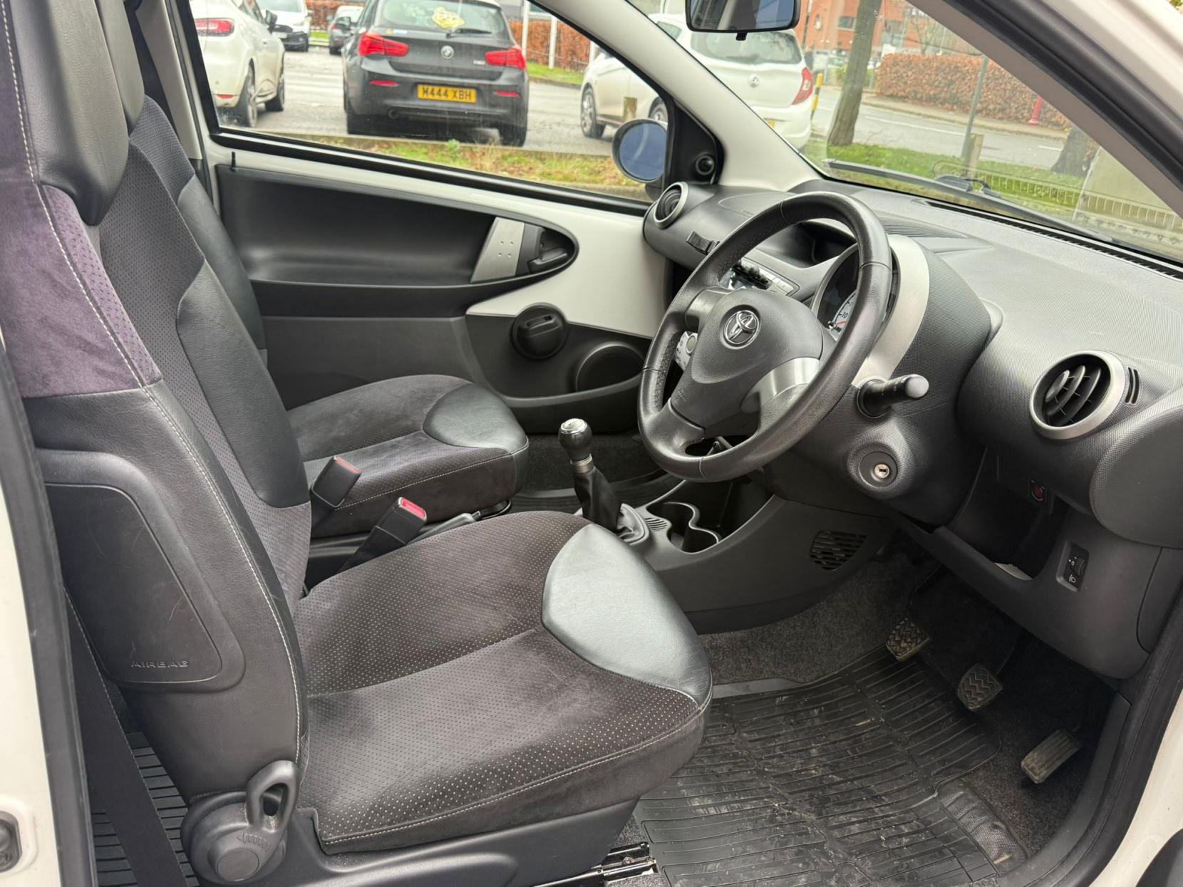 Toyota AYGO 1.0 VVT-i Ice Hatchback 3dr Petrol Manual Euro 5 (67 ps)