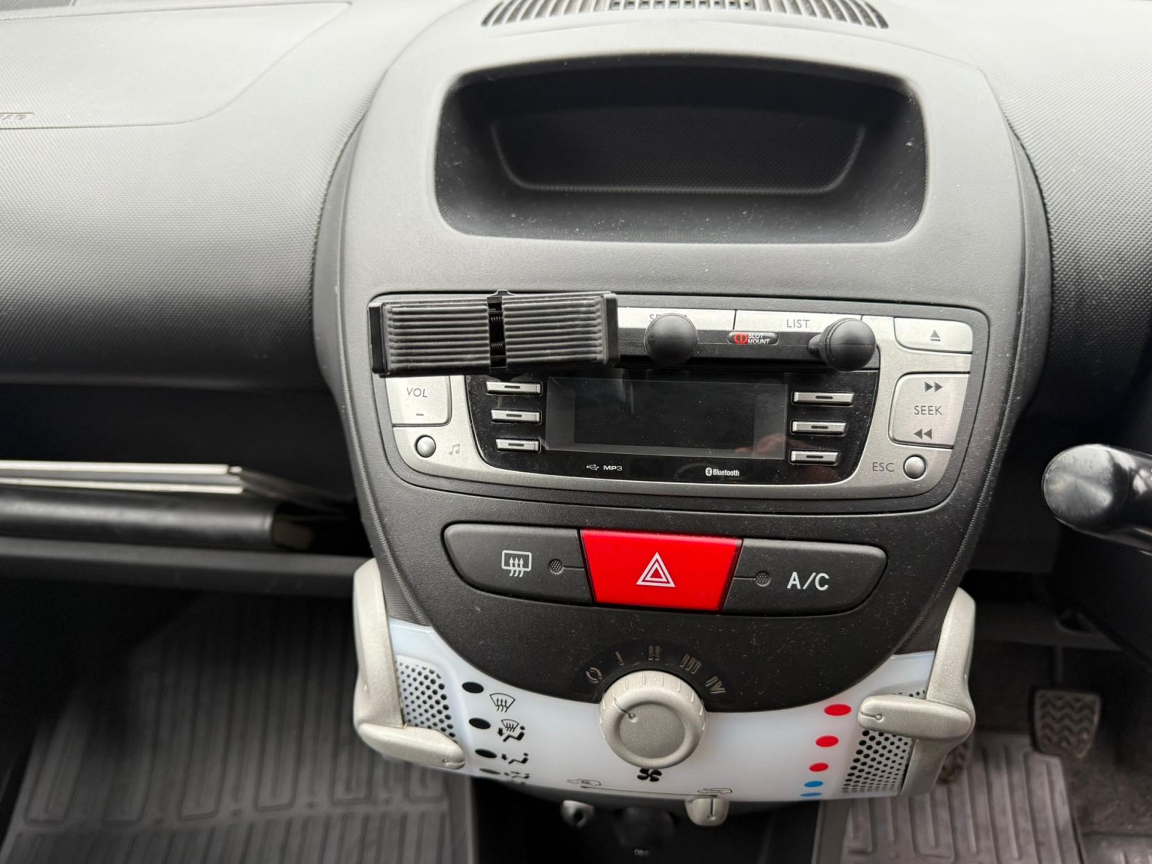 Toyota AYGO 1.0 VVT-i Ice Hatchback 3dr Petrol Manual Euro 5 (67 ps)