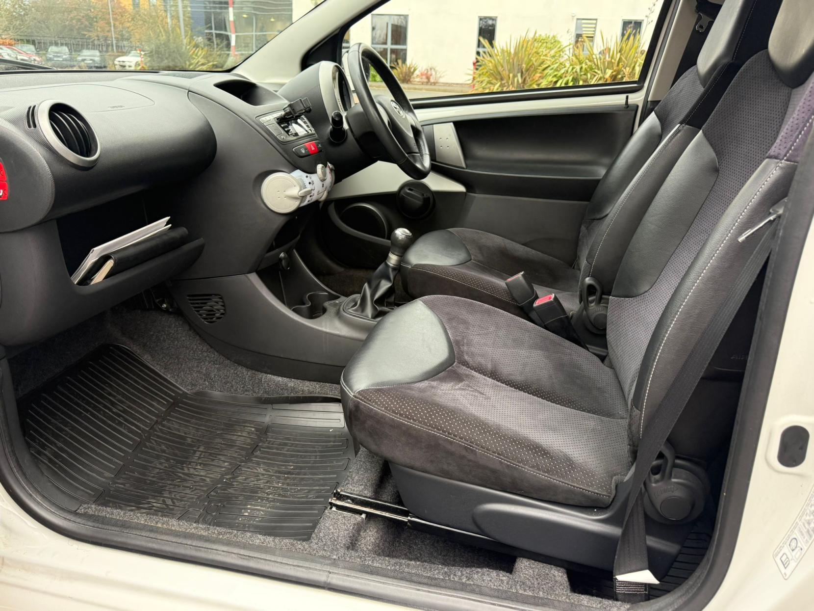 Toyota AYGO 1.0 VVT-i Ice Hatchback 3dr Petrol Manual Euro 5 (67 ps)